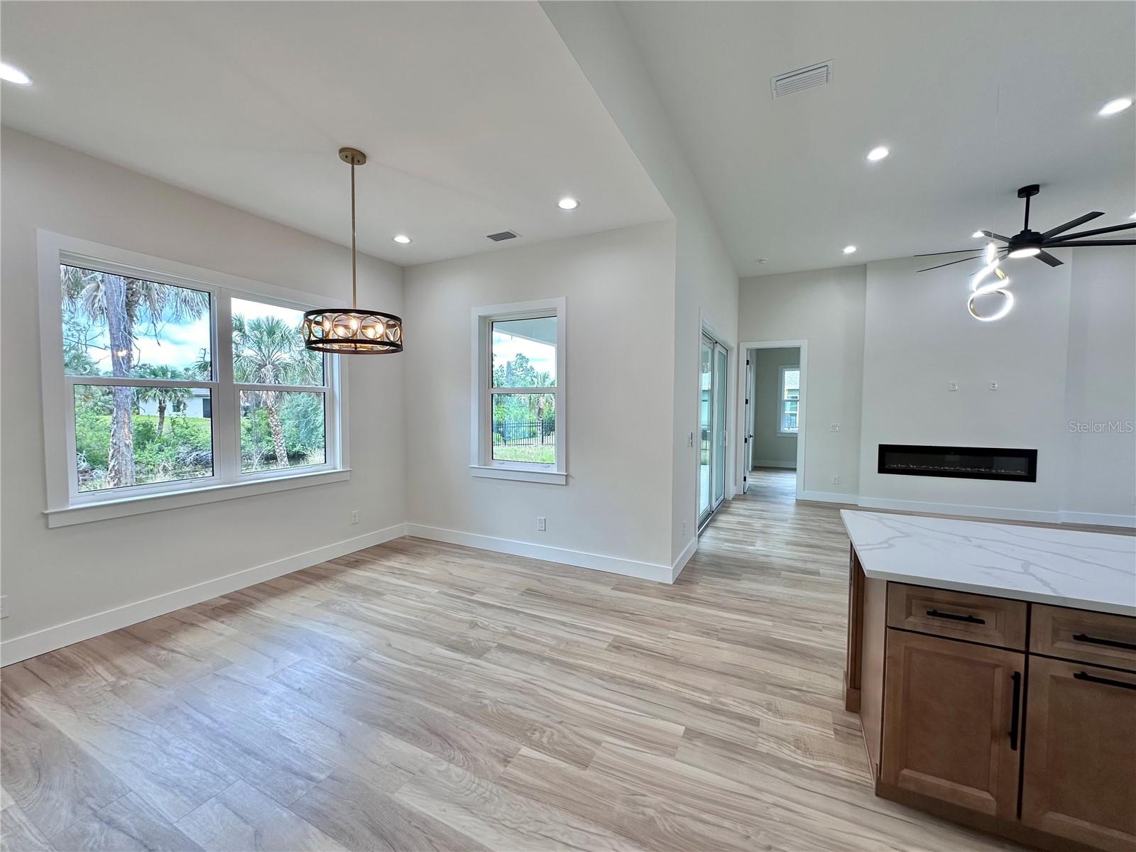 Image 6 of 27 For 2743 Begonia Terrace