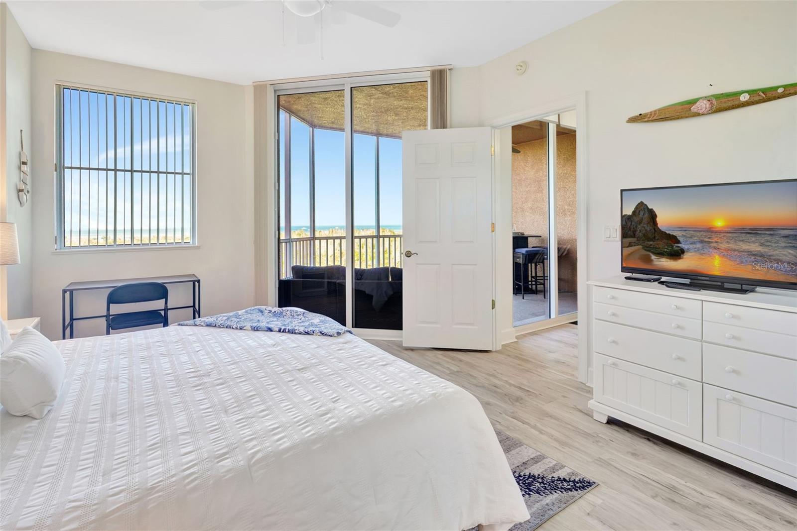 Image 22 of 31 For 3191 Matecumbe Key Road 305