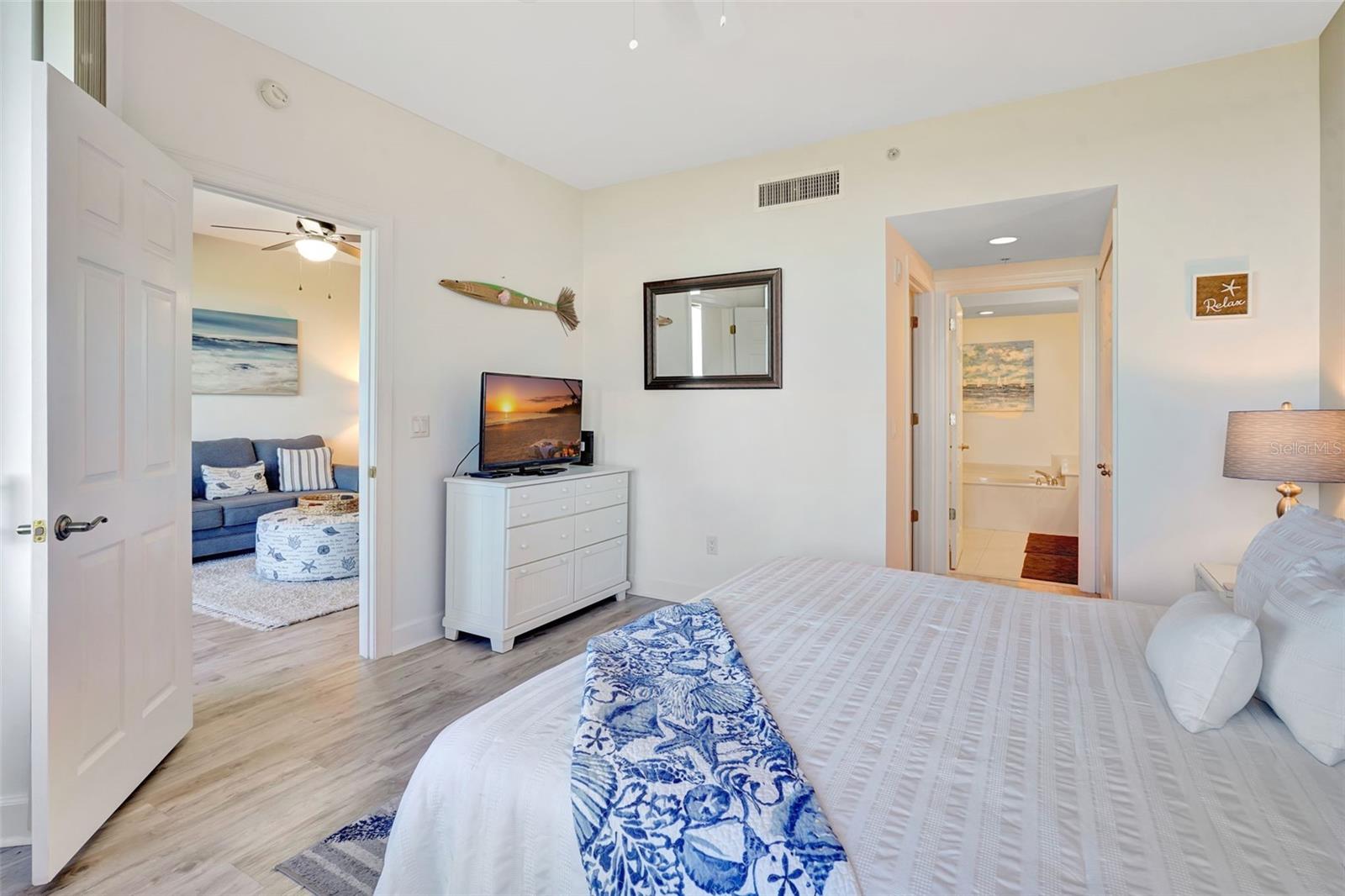 Image 23 of 31 For 3191 Matecumbe Key Road 305