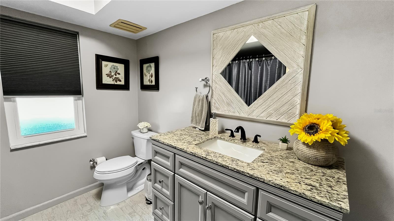 Image 15 of 35 For 22498 Westchester Boulevard