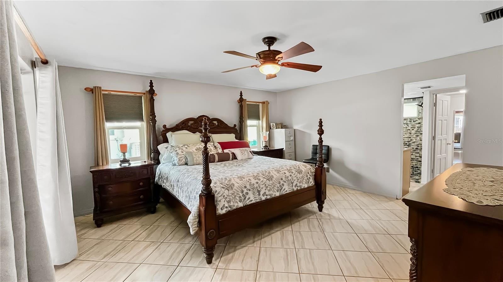 Image 18 of 35 For 22498 Westchester Boulevard