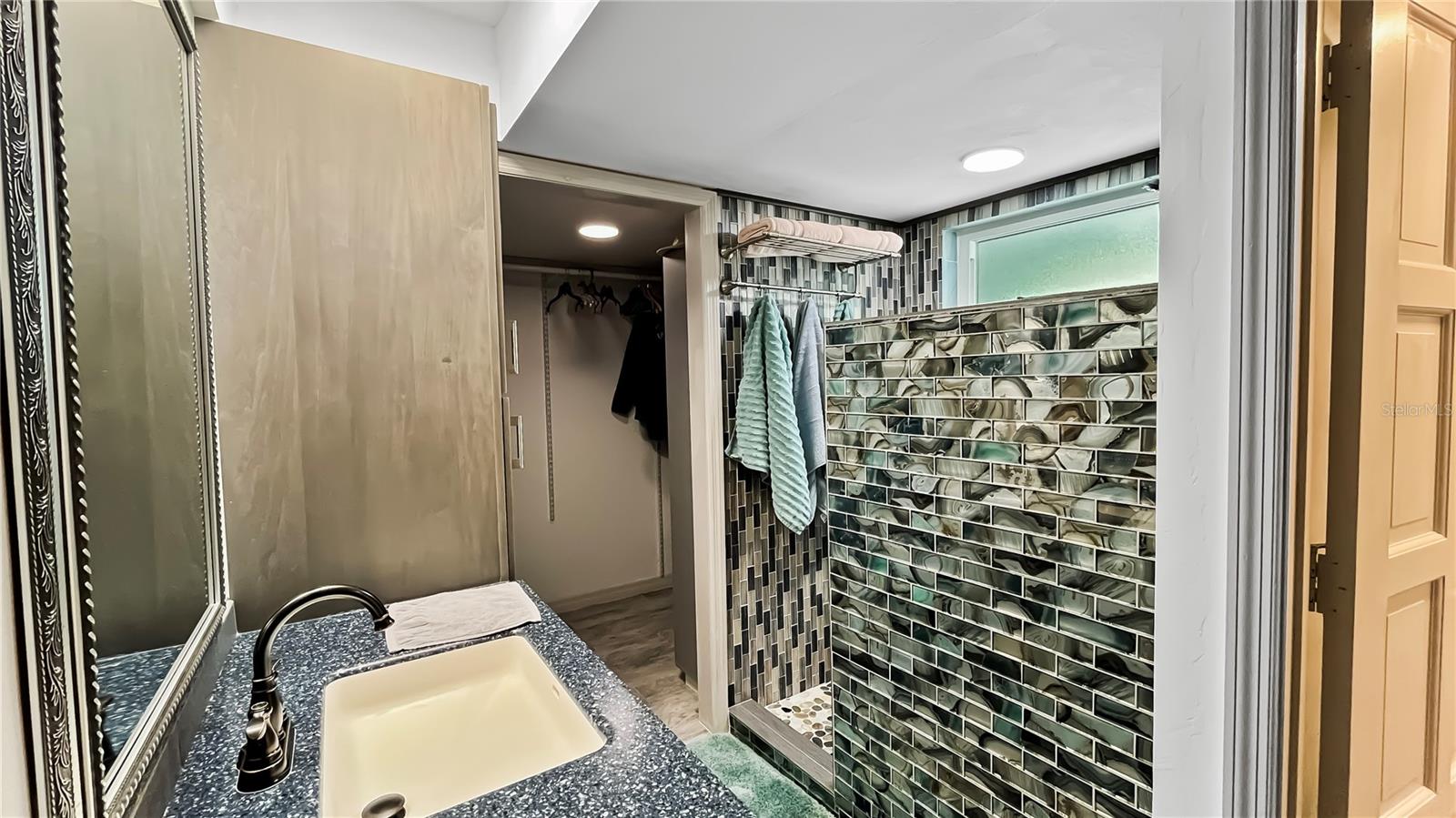 Image 21 of 35 For 22498 Westchester Boulevard