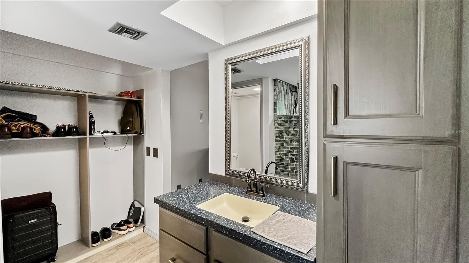 Image 28 of 35 For 22498 Westchester Boulevard