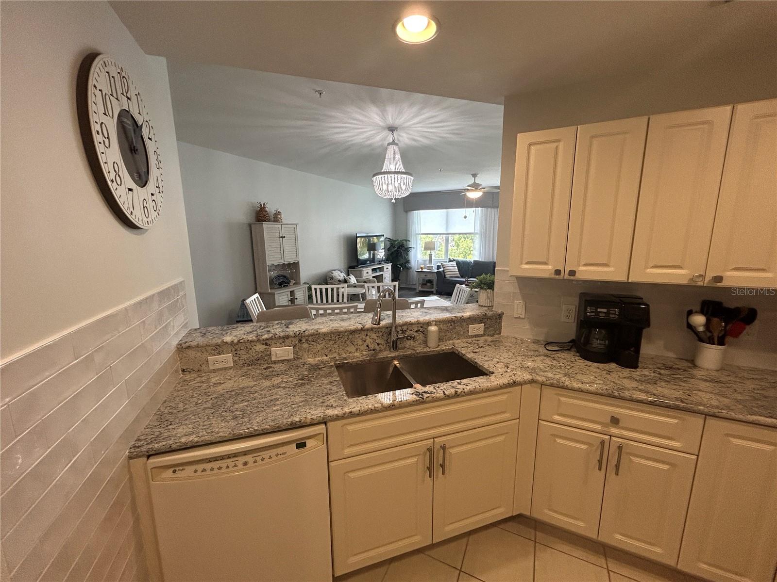 Image 6 of 26 For 255 End Drive 3411