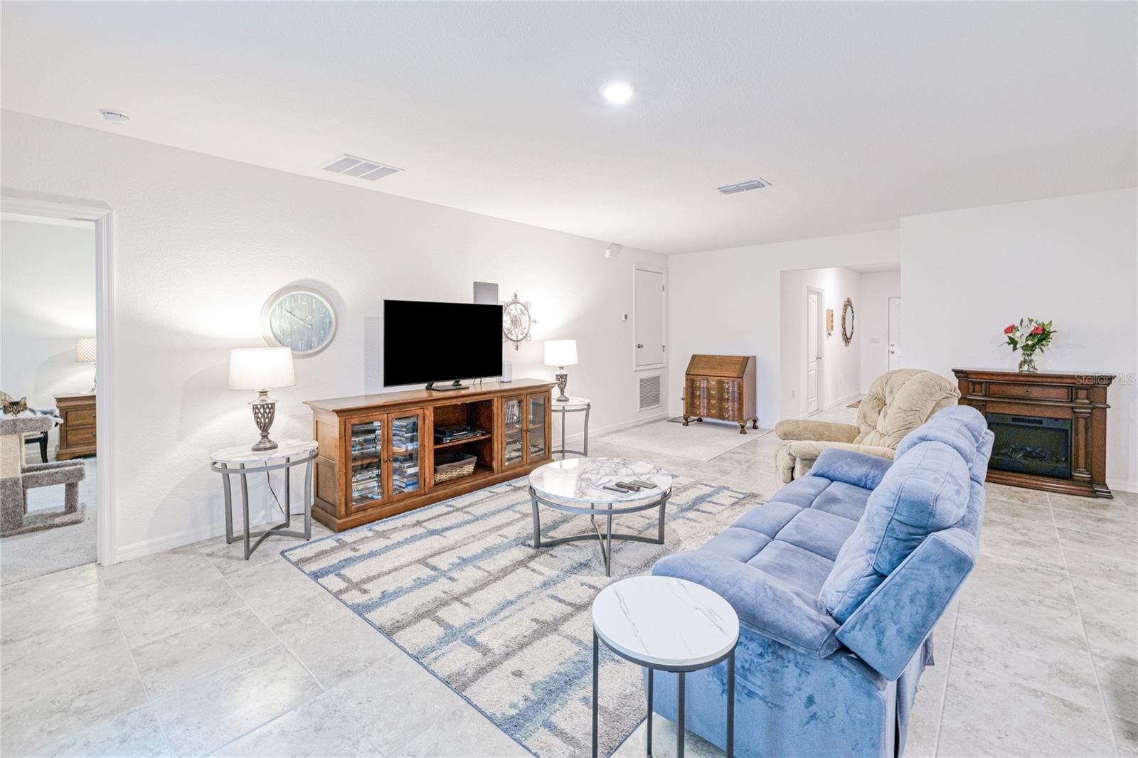 Image 14 of 39 For 25324 Aysen Drive