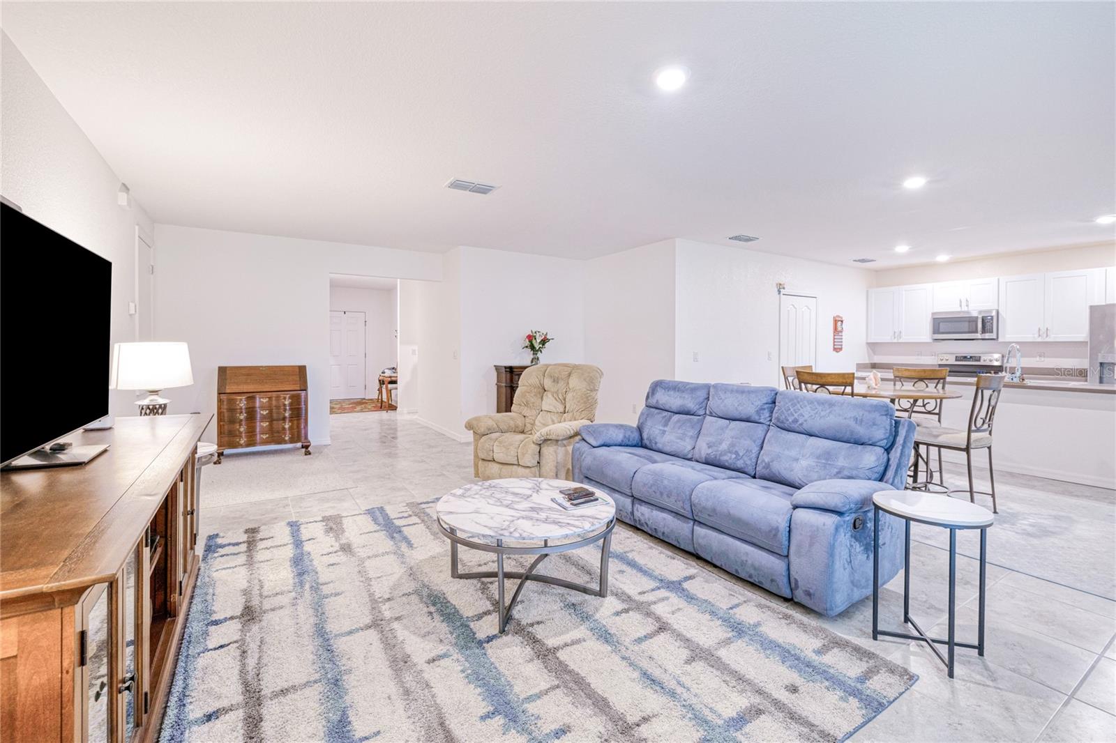 Image 15 of 39 For 25324 Aysen Drive