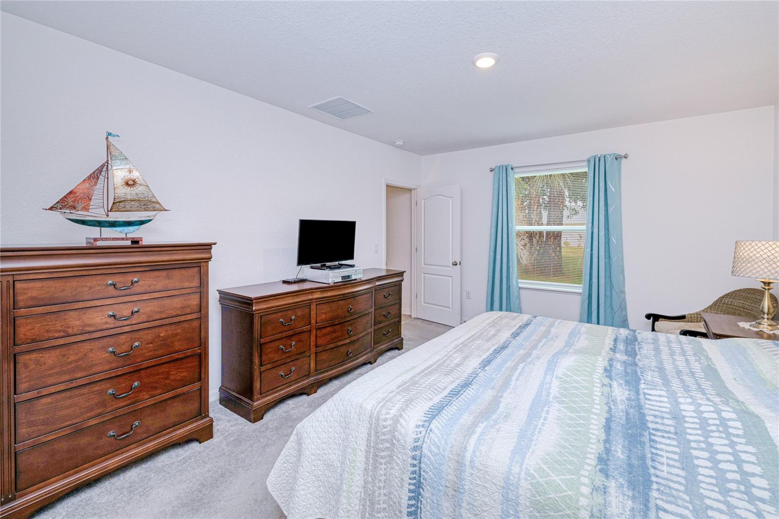 Image 18 of 39 For 25324 Aysen Drive