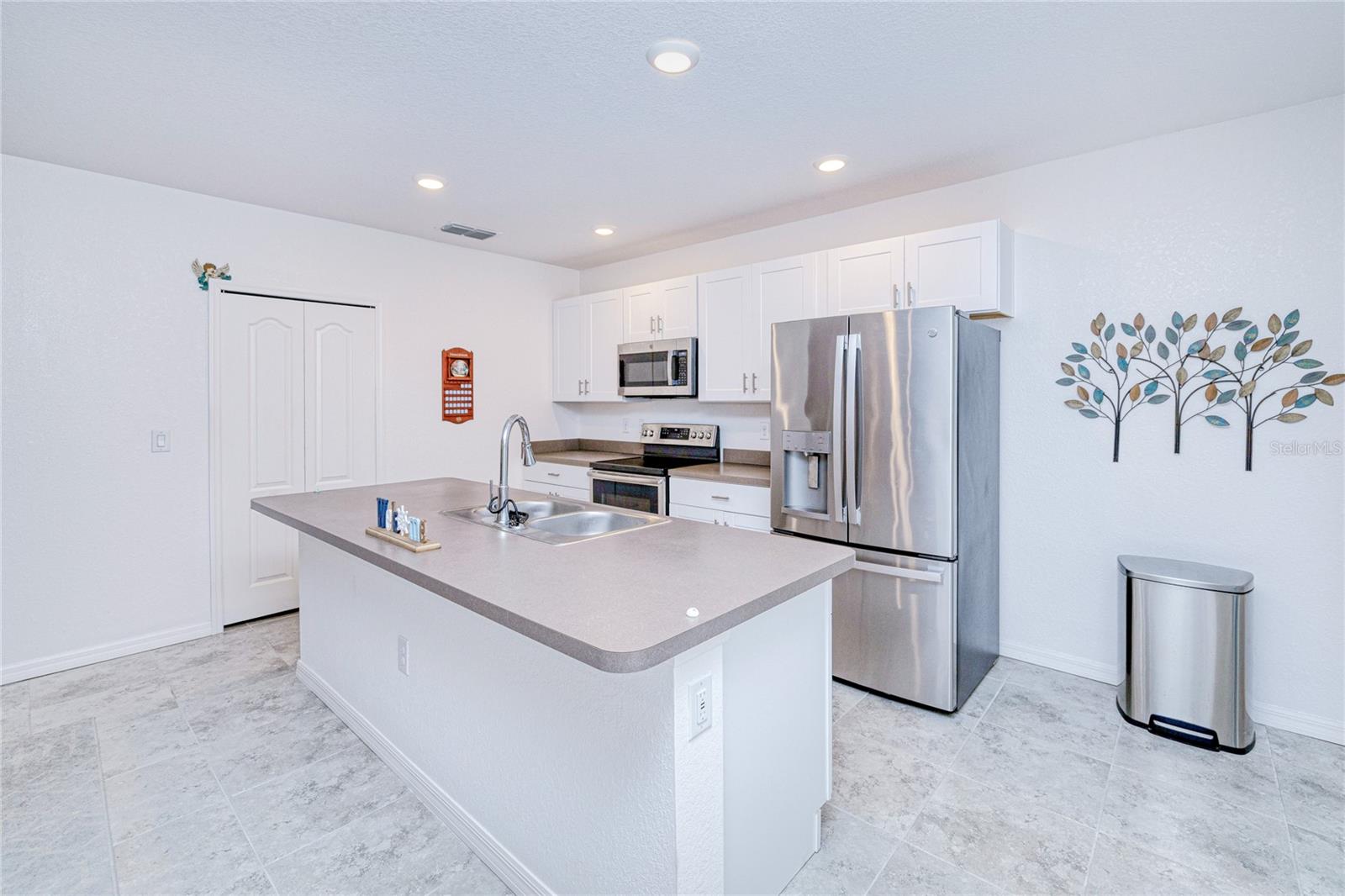 Image 8 of 39 For 25324 Aysen Drive