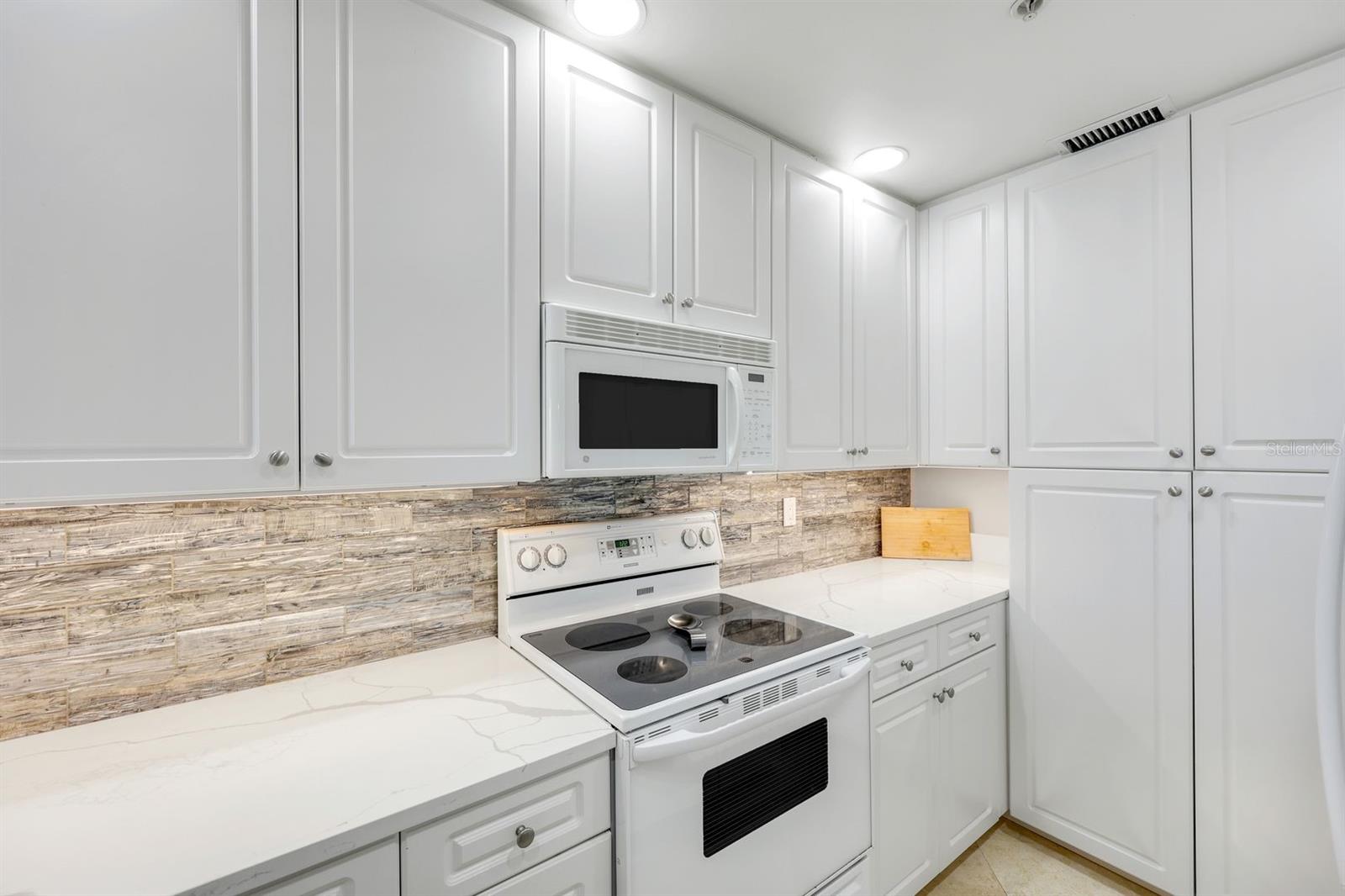 Image 14 of 28 For 2090 Matecumbe Key Road 1404
