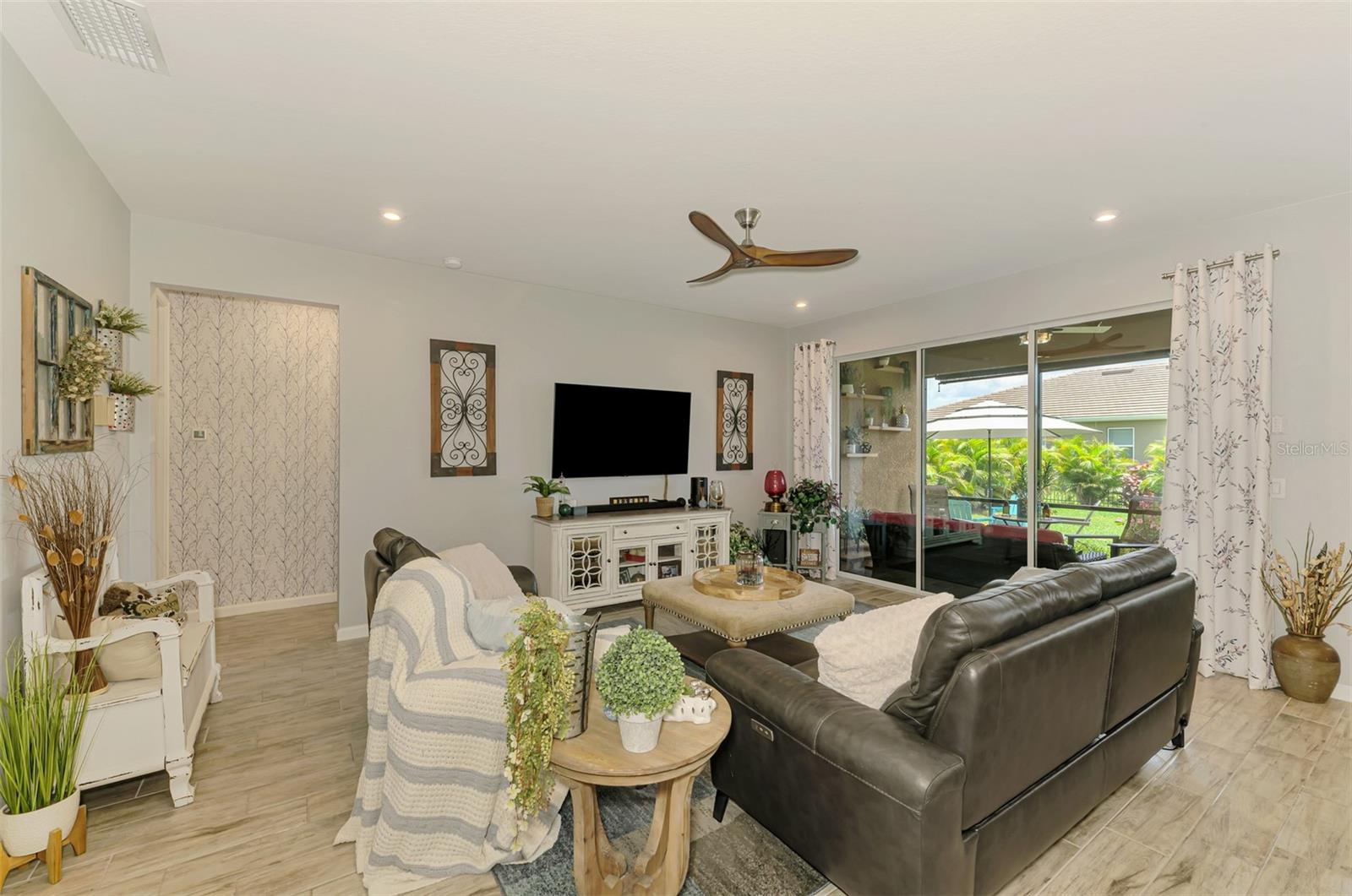 Image 12 of 98 For 11819 Sistine Lane
