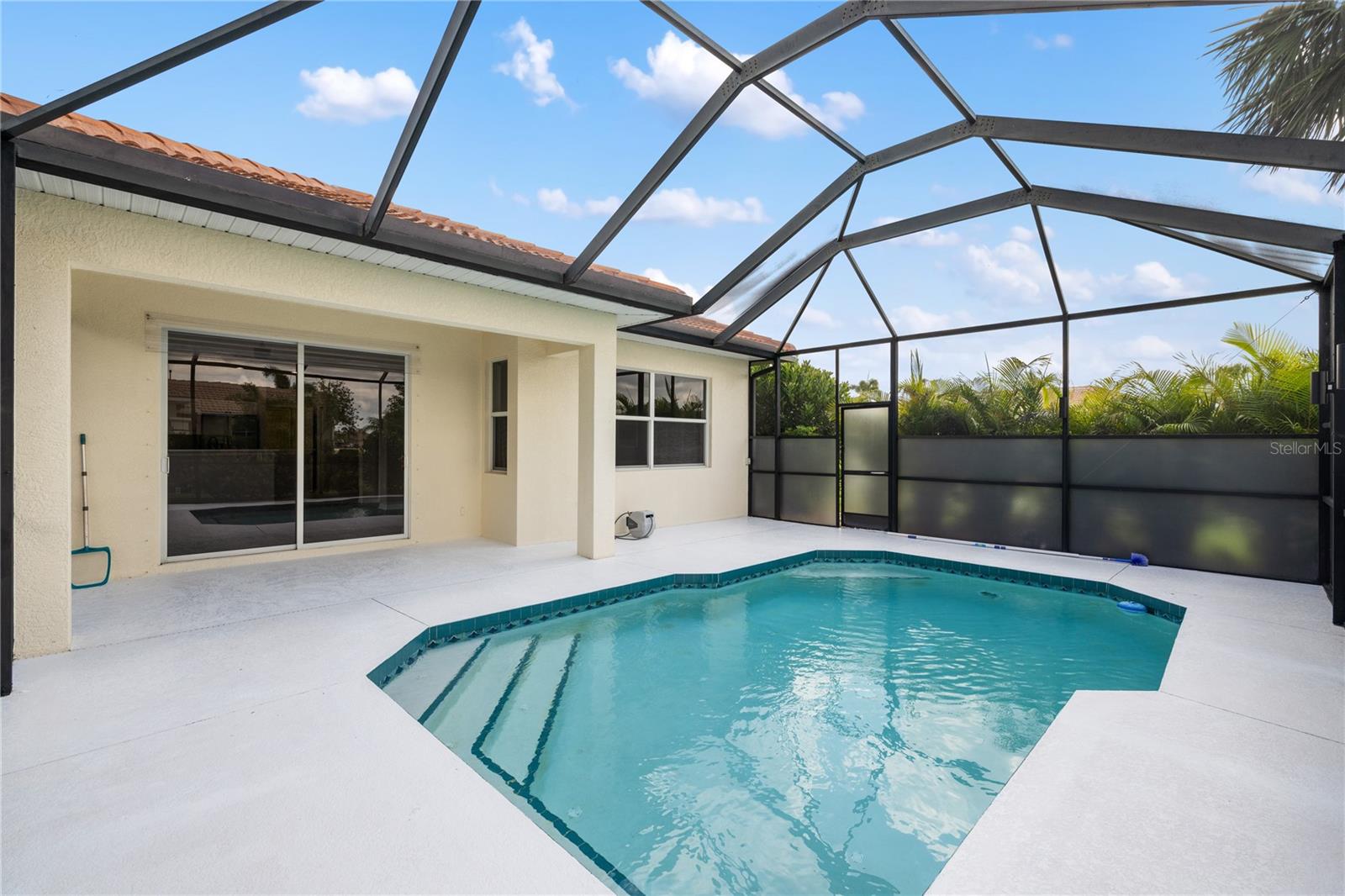Image 14 of 60 For 181 Padova Way 19