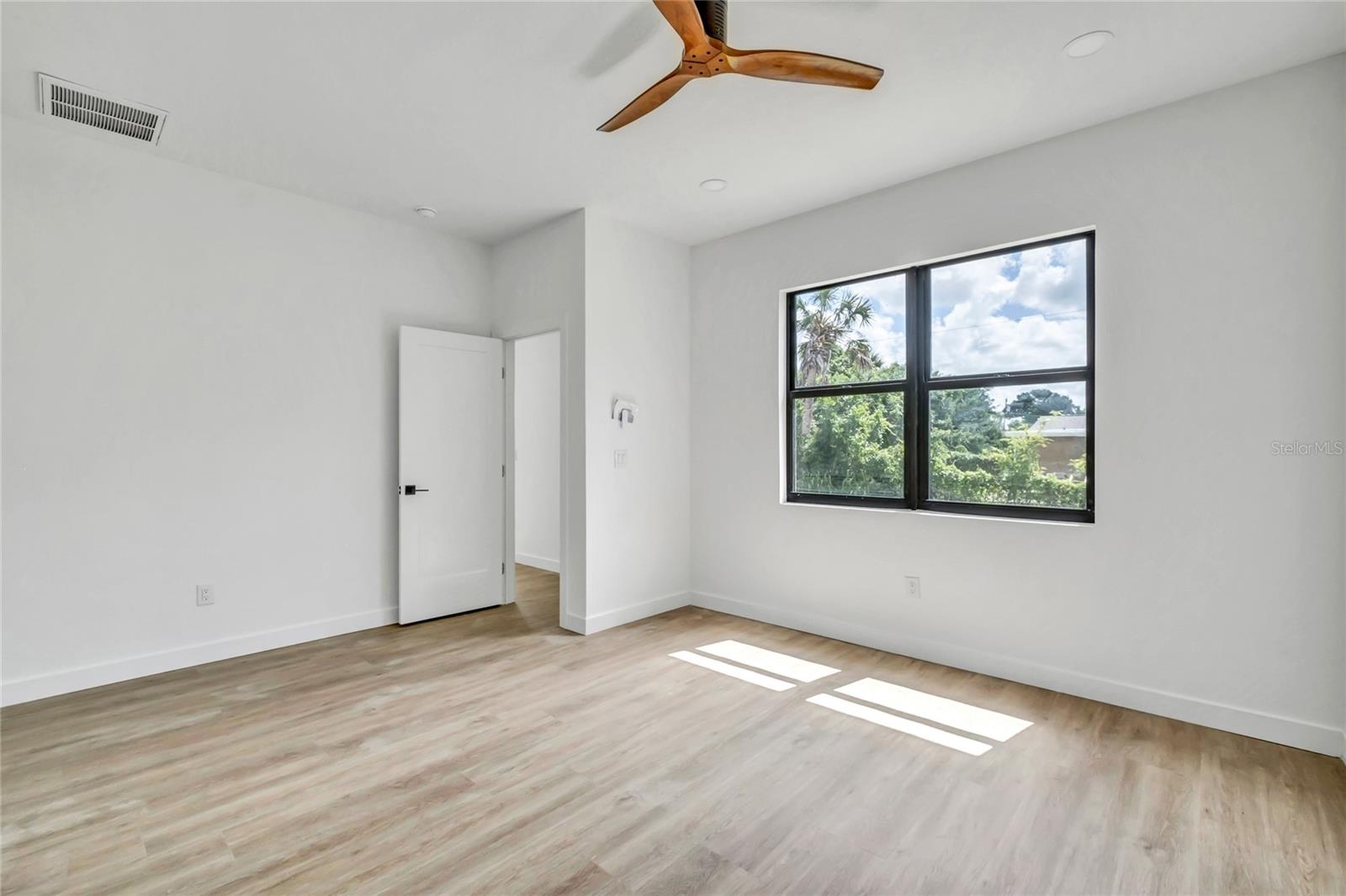 Image 19 of 28 For 23120 Newcun Avenue