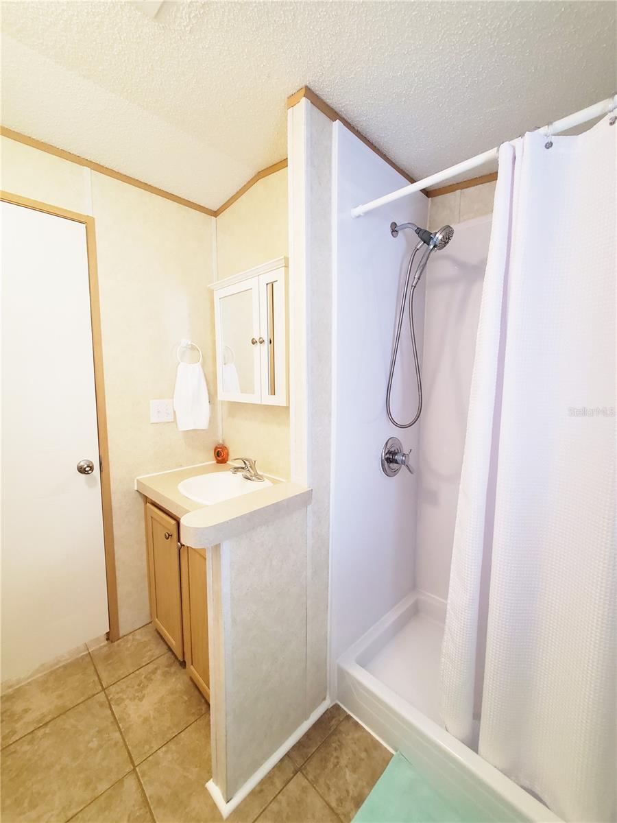 Image 18 of 47 For 24437 Harborview Rd  114