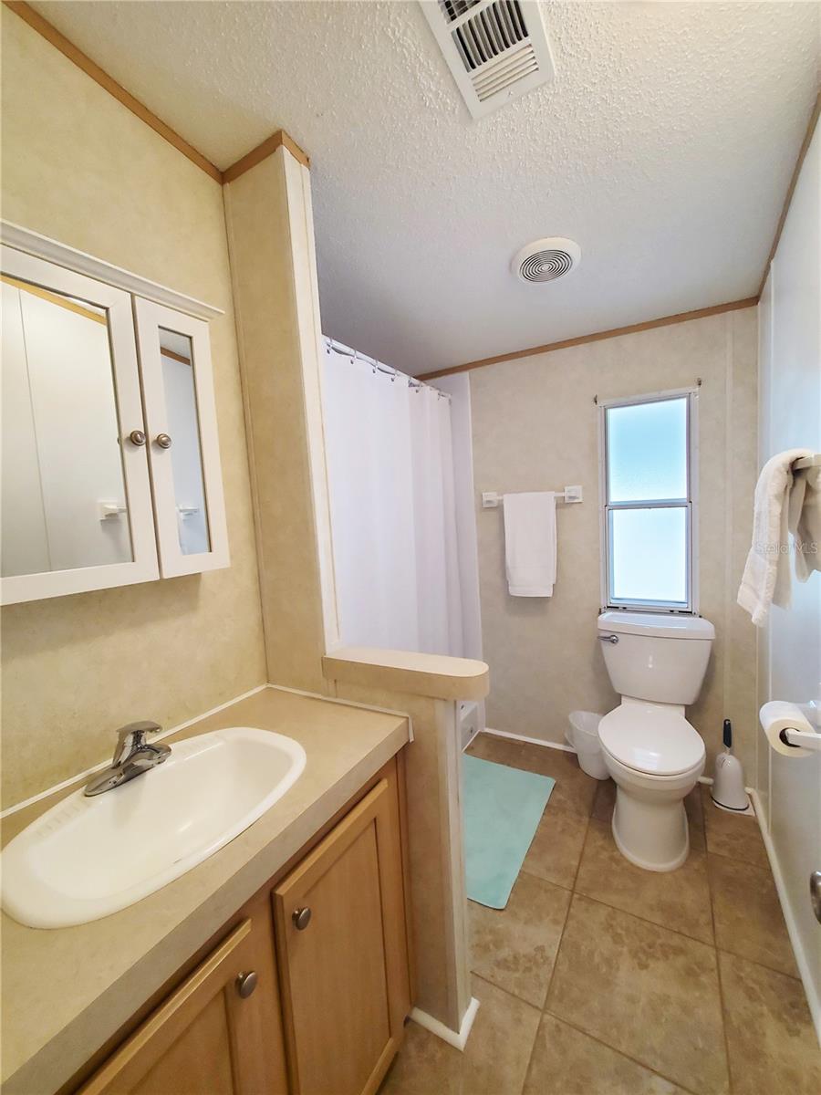 Image 19 of 47 For 24437 Harborview Rd  114