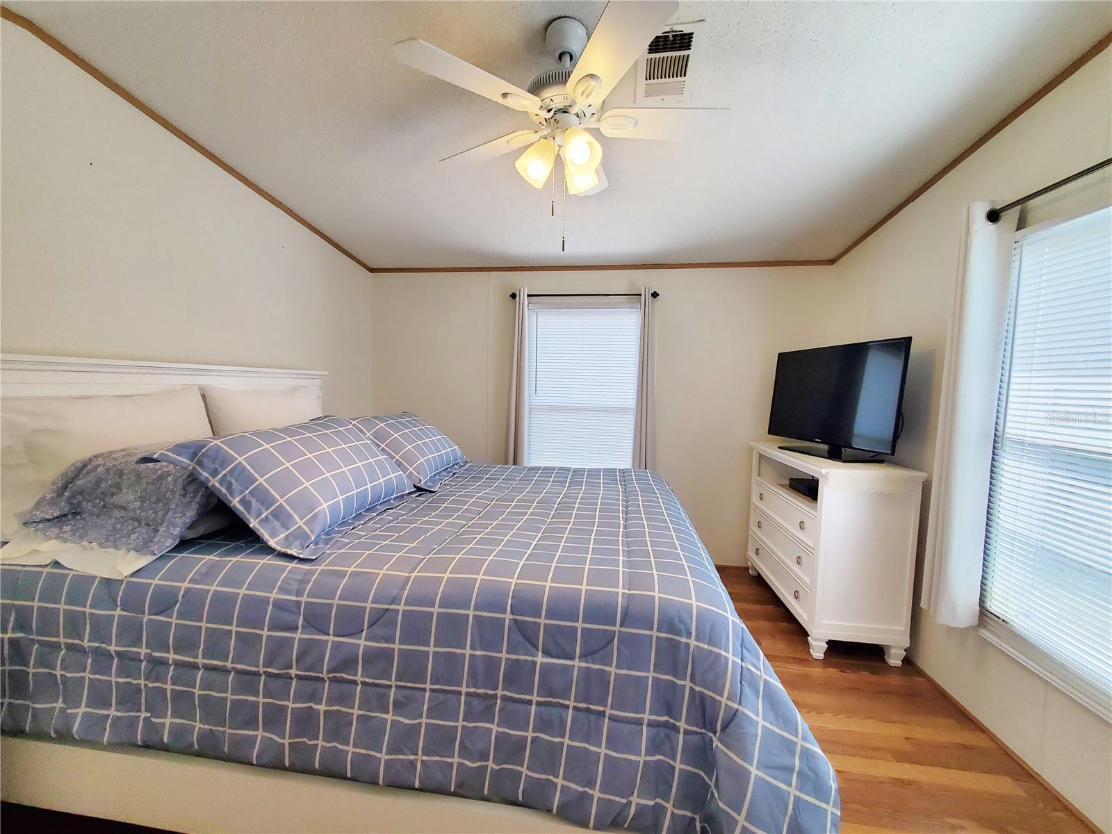 Image 21 of 47 For 24437 Harborview Rd  114
