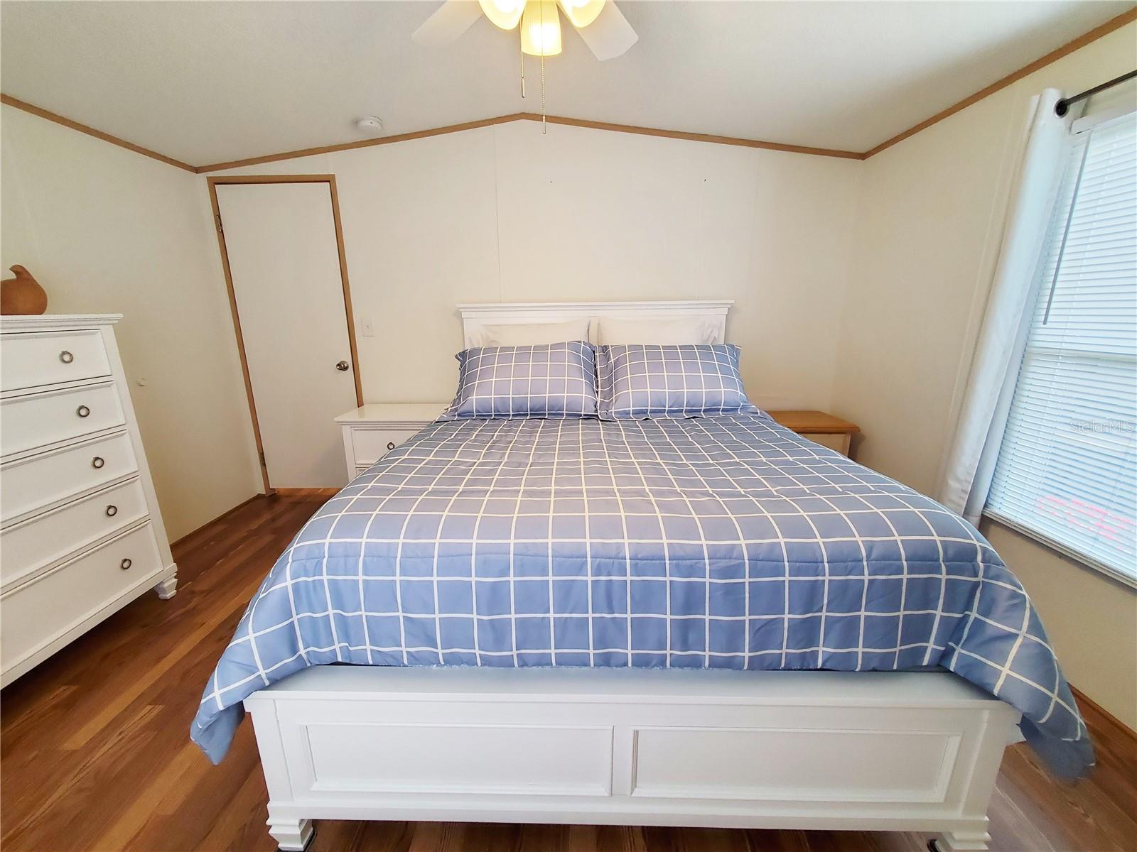 Image 23 of 47 For 24437 Harborview Rd  114