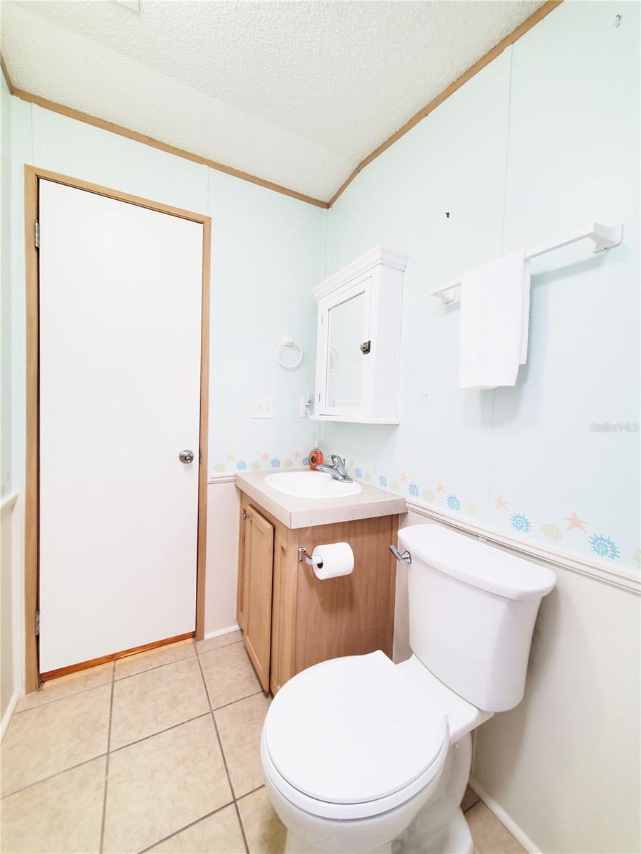 Image 26 of 47 For 24437 Harborview Rd  114