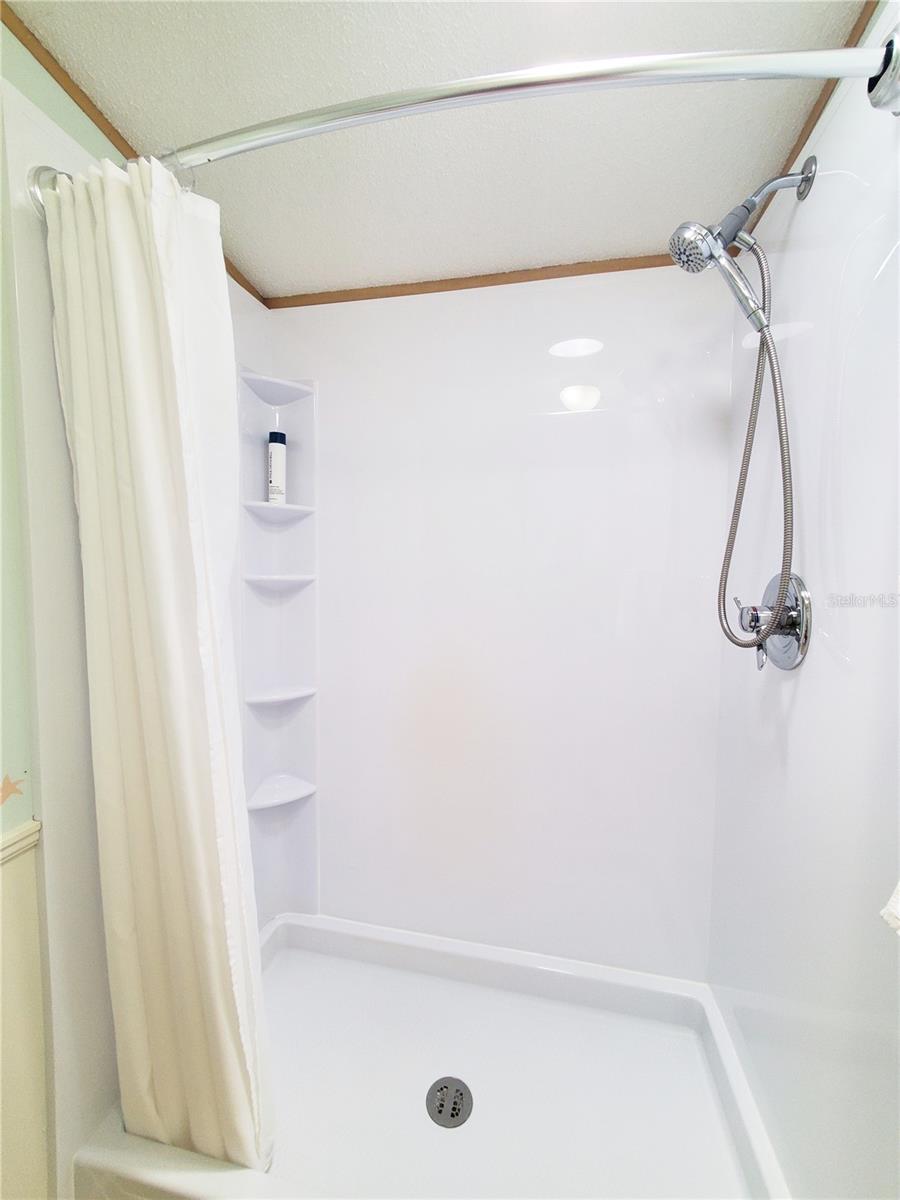 Image 27 of 47 For 24437 Harborview Rd  114