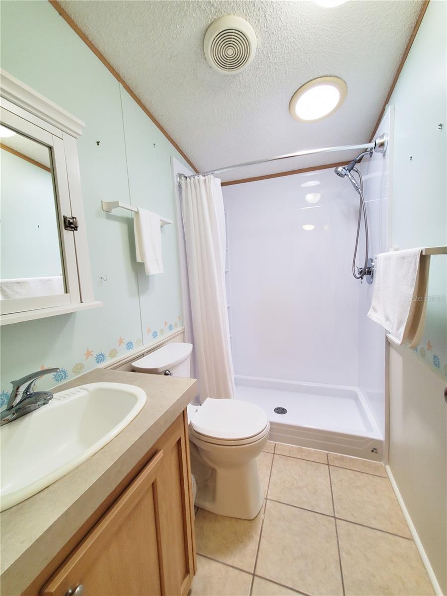 Image 28 of 47 For 24437 Harborview Rd  114