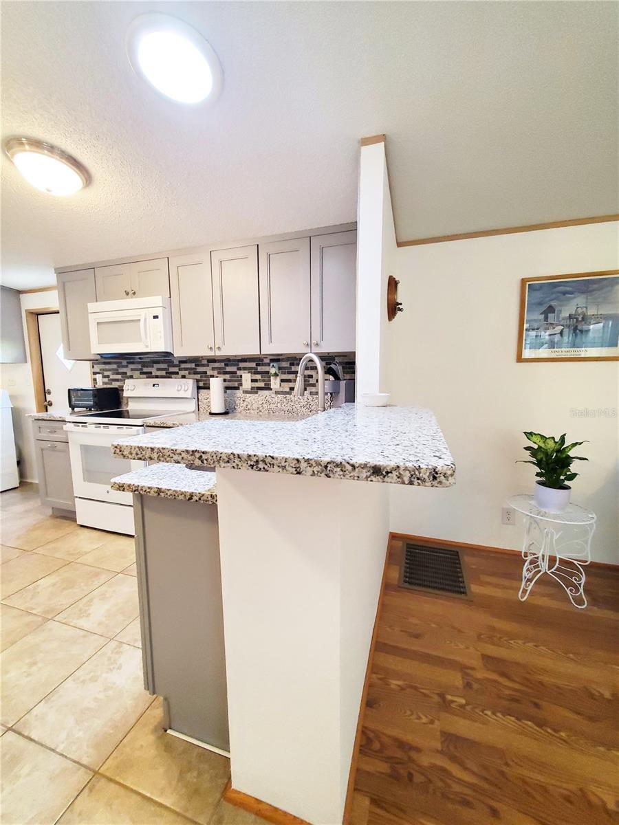 Image 33 of 47 For 24437 Harborview Rd  114