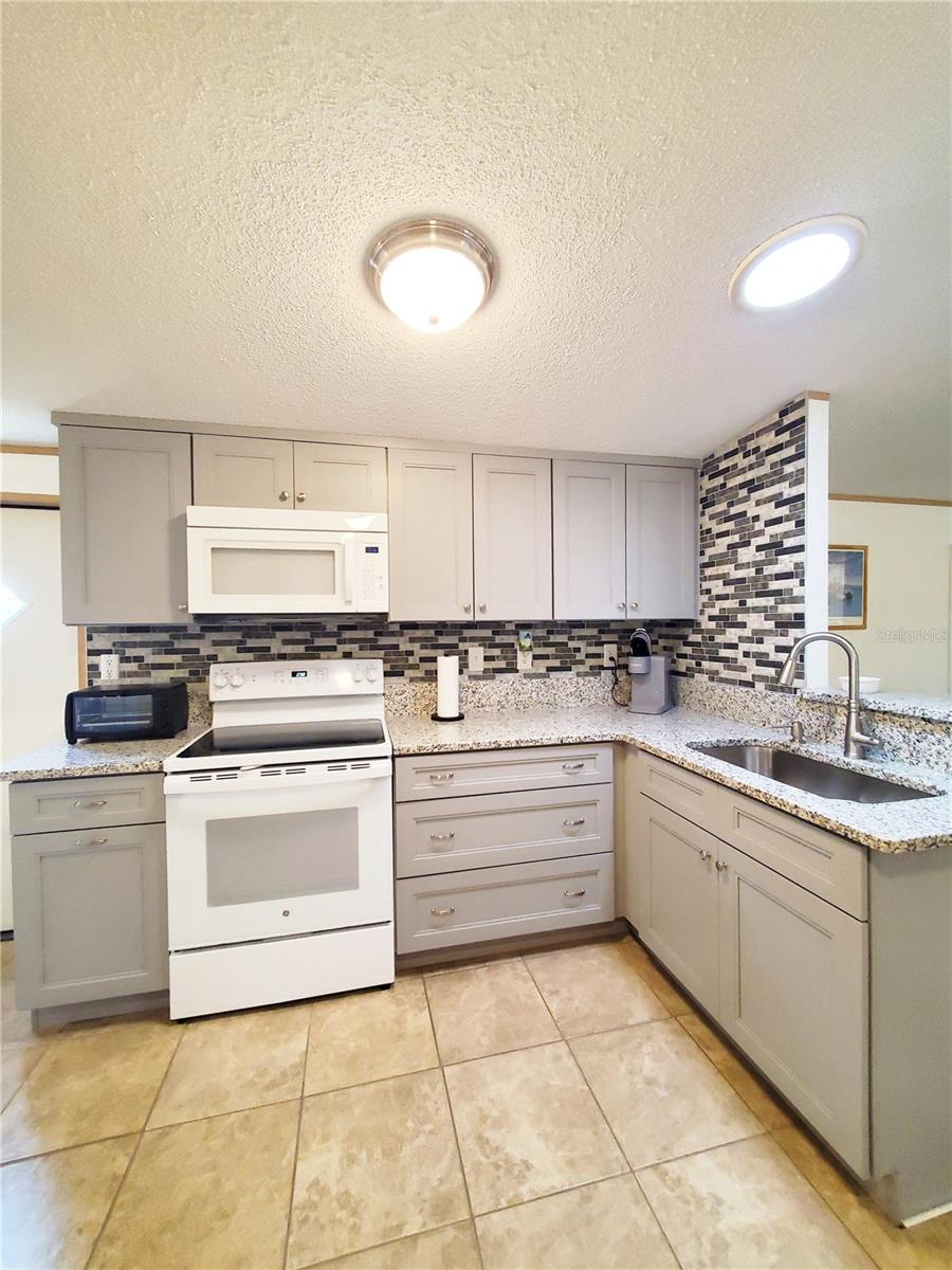 Image 35 of 47 For 24437 Harborview Rd  114