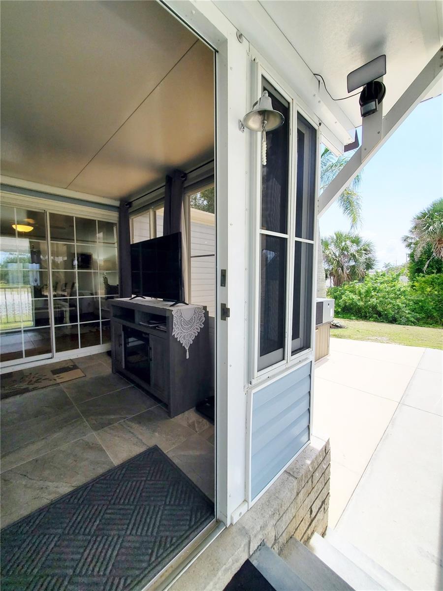 Image 5 of 47 For 24437 Harborview Rd  114