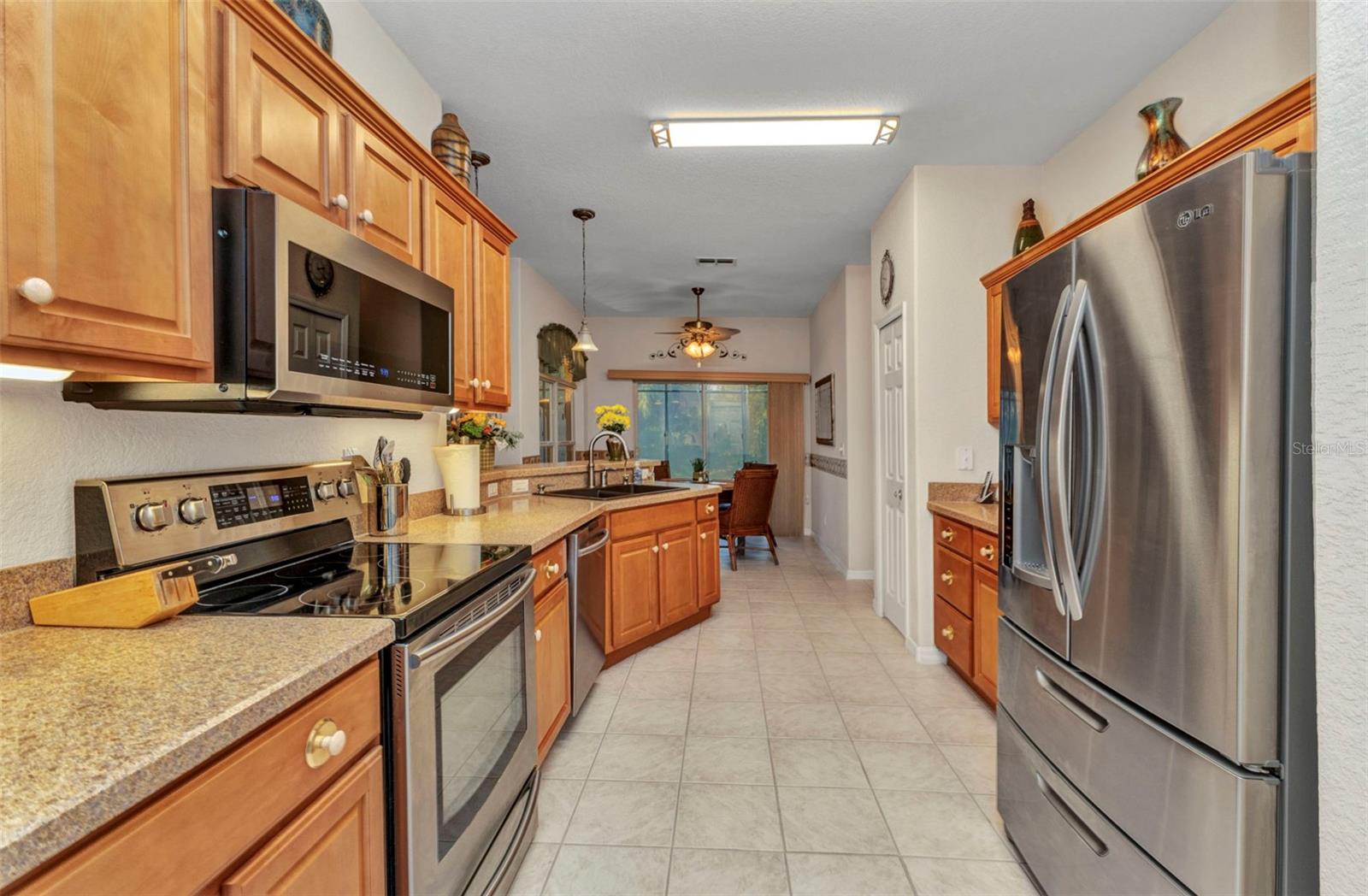 Image 13 of 47 For 24371 Folkstone Avenue
