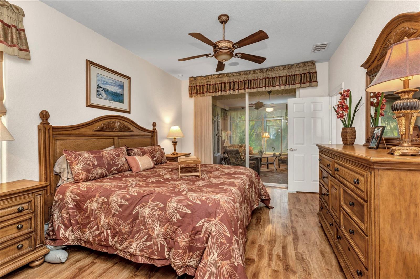 Image 15 of 47 For 24371 Folkstone Avenue