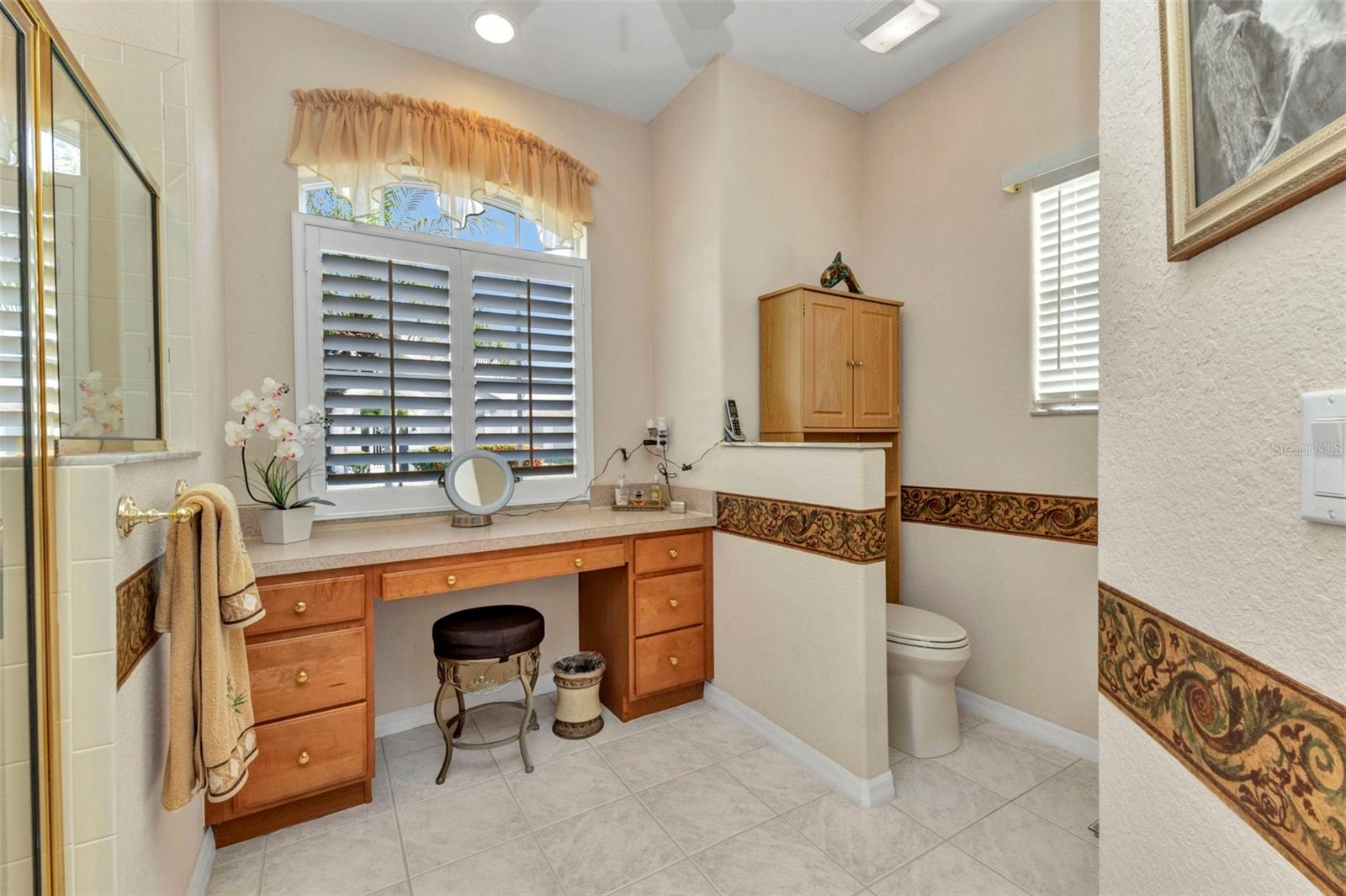 Image 17 of 47 For 24371 Folkstone Avenue