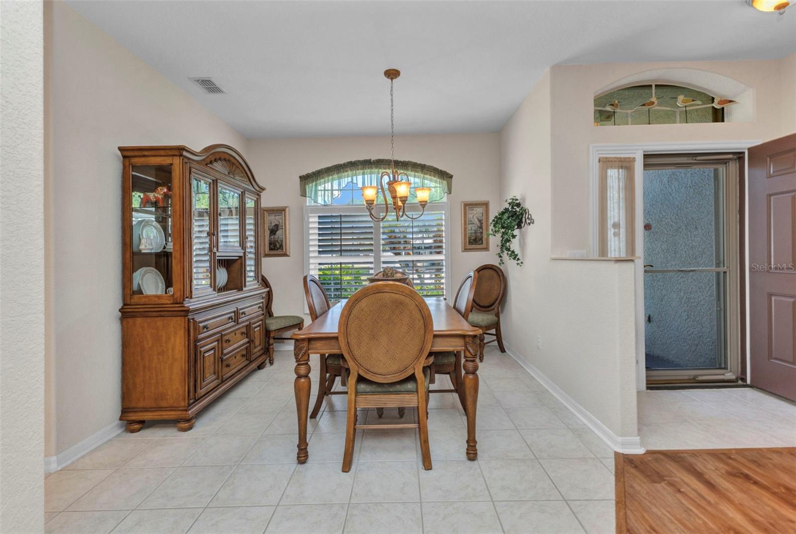 Image 4 of 47 For 24371 Folkstone Avenue