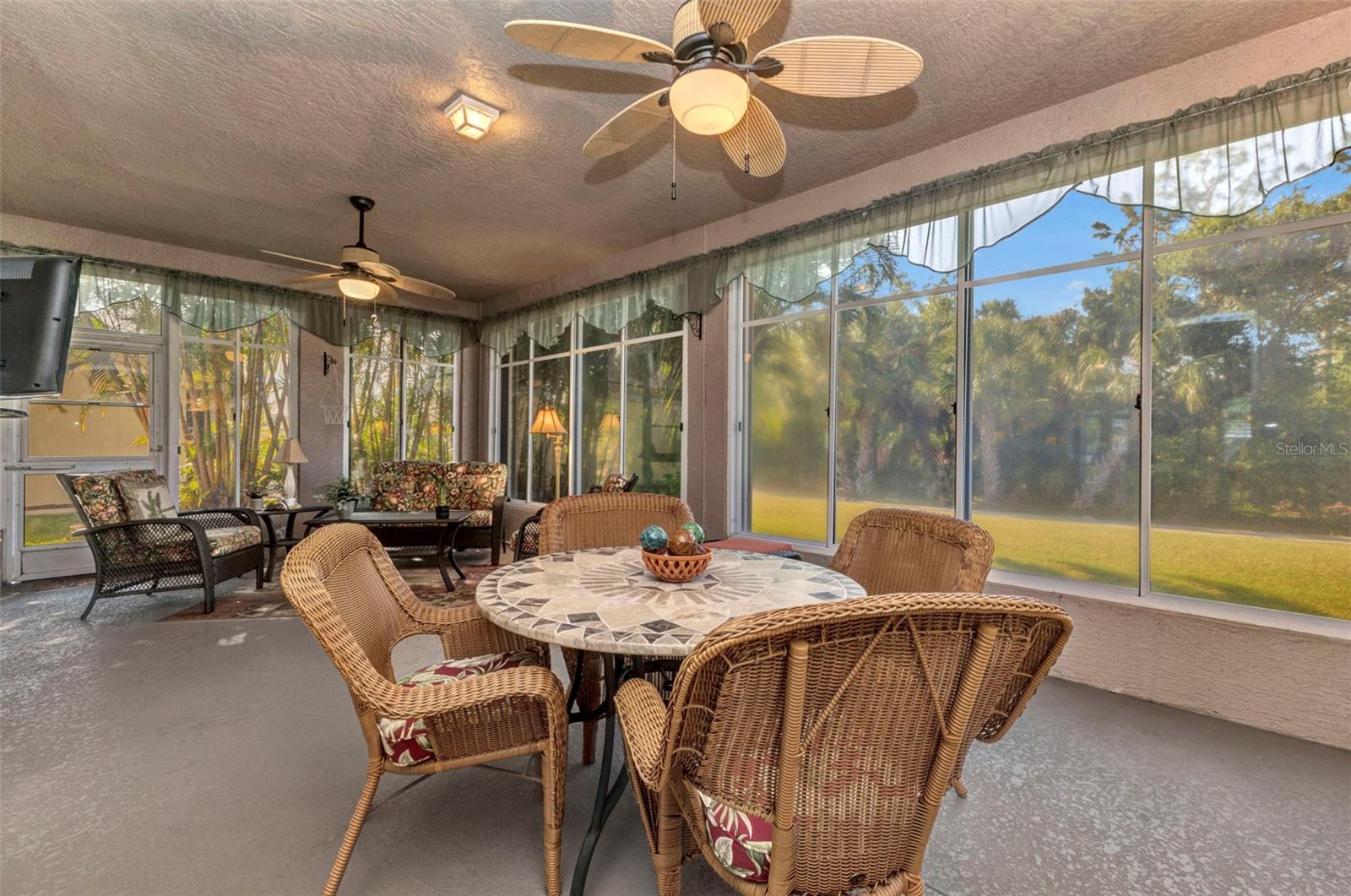 Image 7 of 47 For 24371 Folkstone Avenue