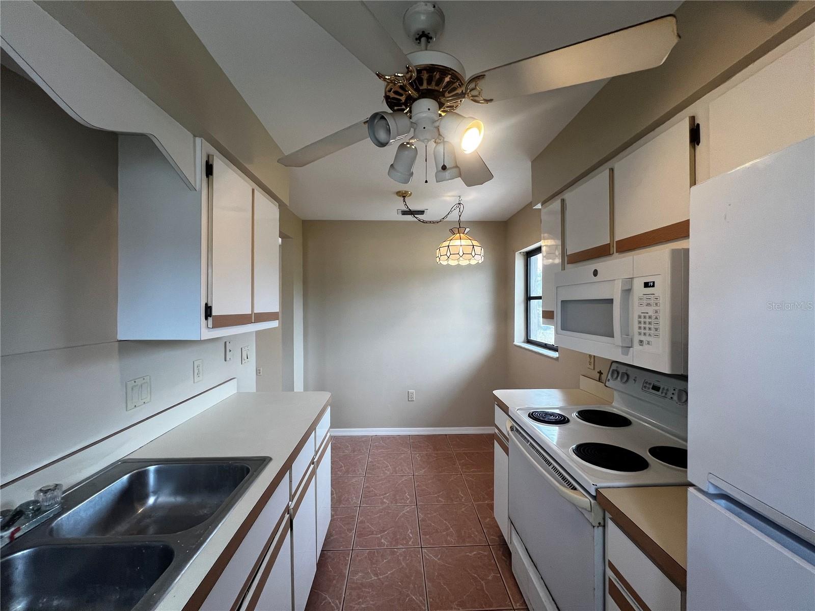 Image 11 of 42 For 24540 Harborview Road H1