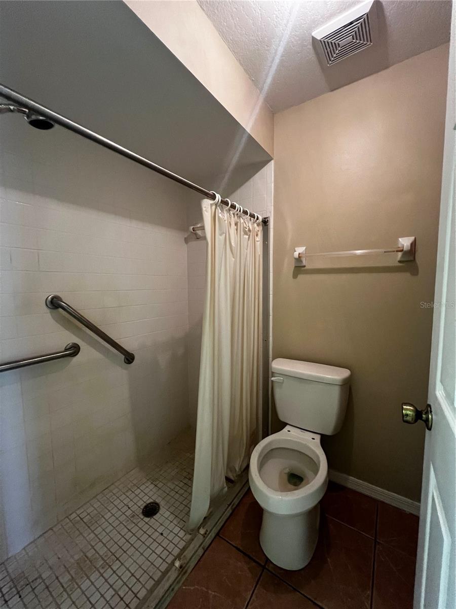 Image 23 of 42 For 24540 Harborview Road H1