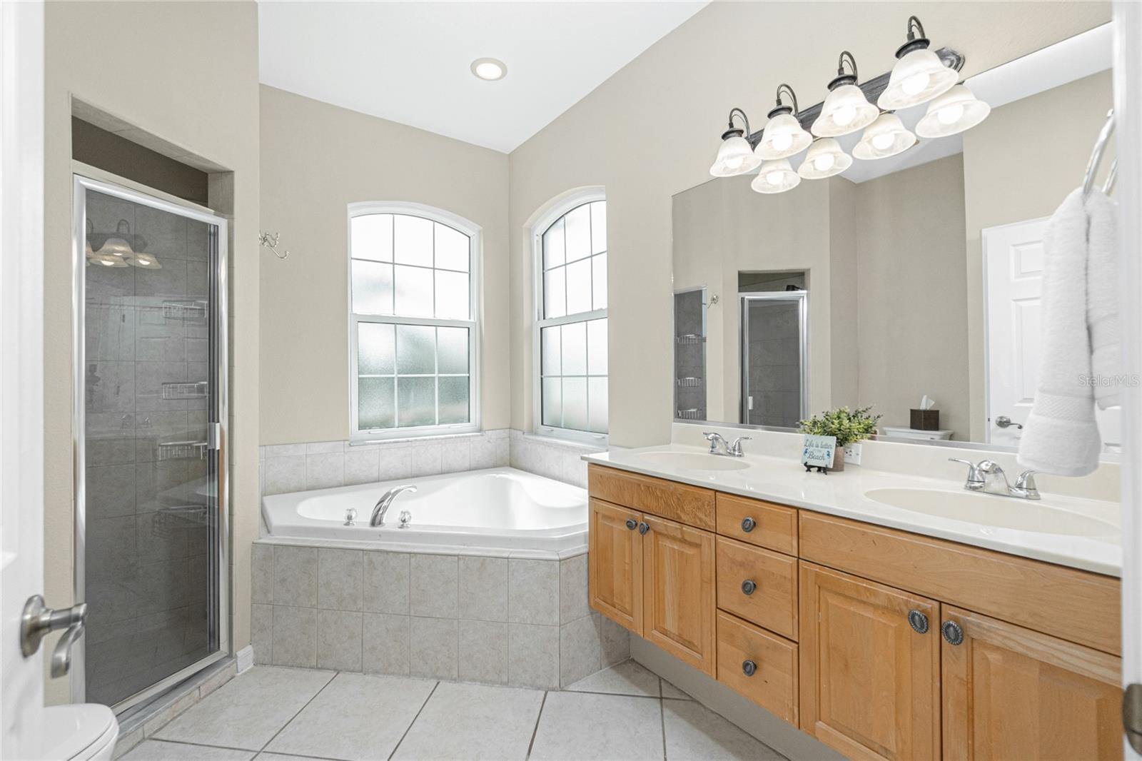 Image 17 of 51 For 2913 Royal Palm Drive