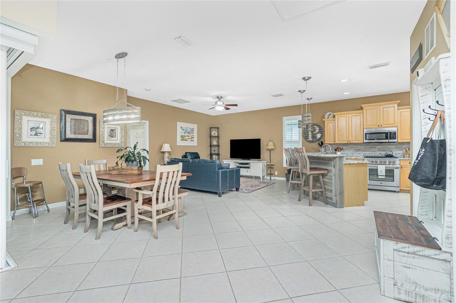Image 7 of 51 For 2913 Royal Palm Drive