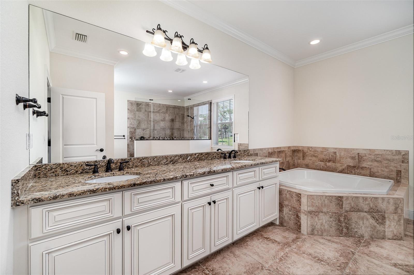 Image 16 of 28 For 2707 Auburn Boulevard