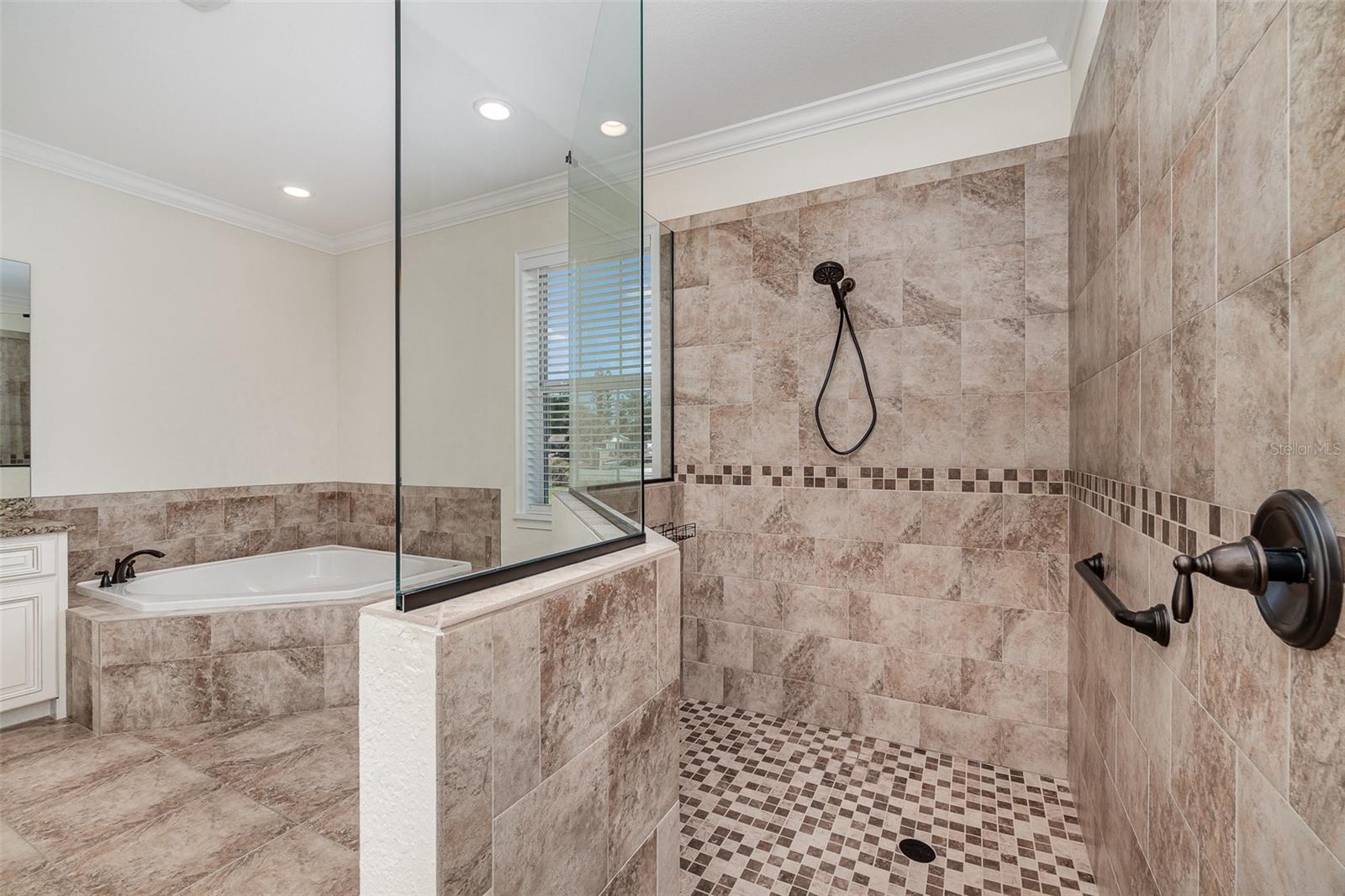 Image 17 of 28 For 2707 Auburn Boulevard