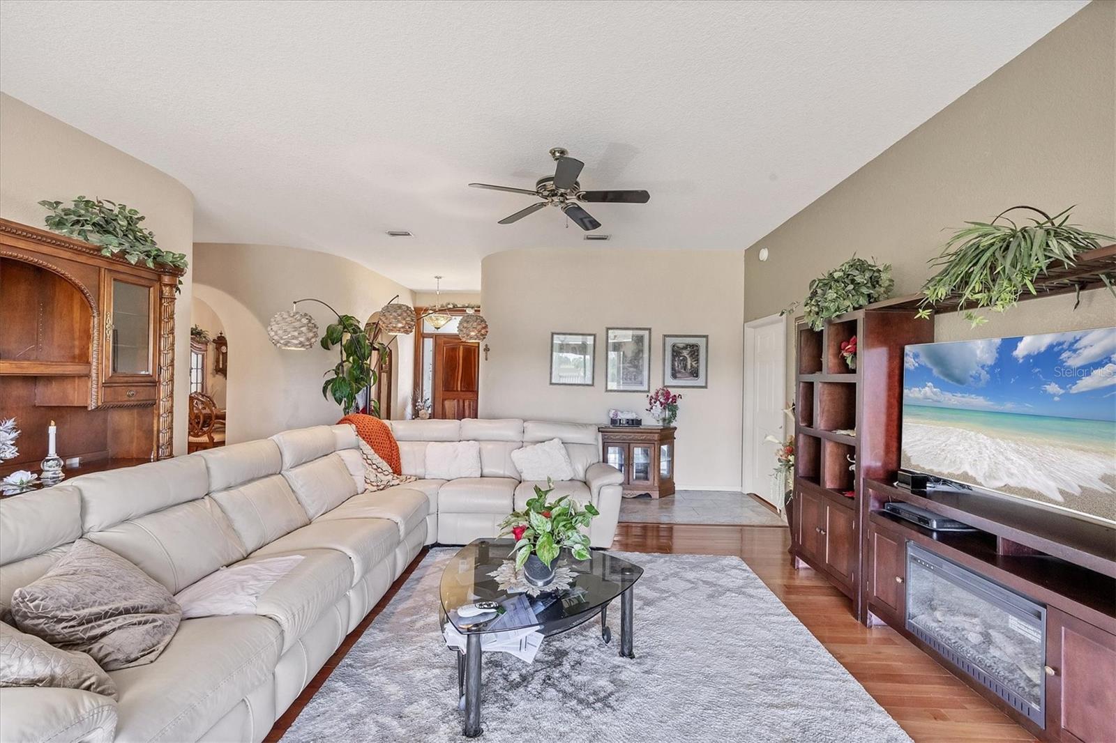Image 17 of 59 For 6242 Tropicaire Boulevard