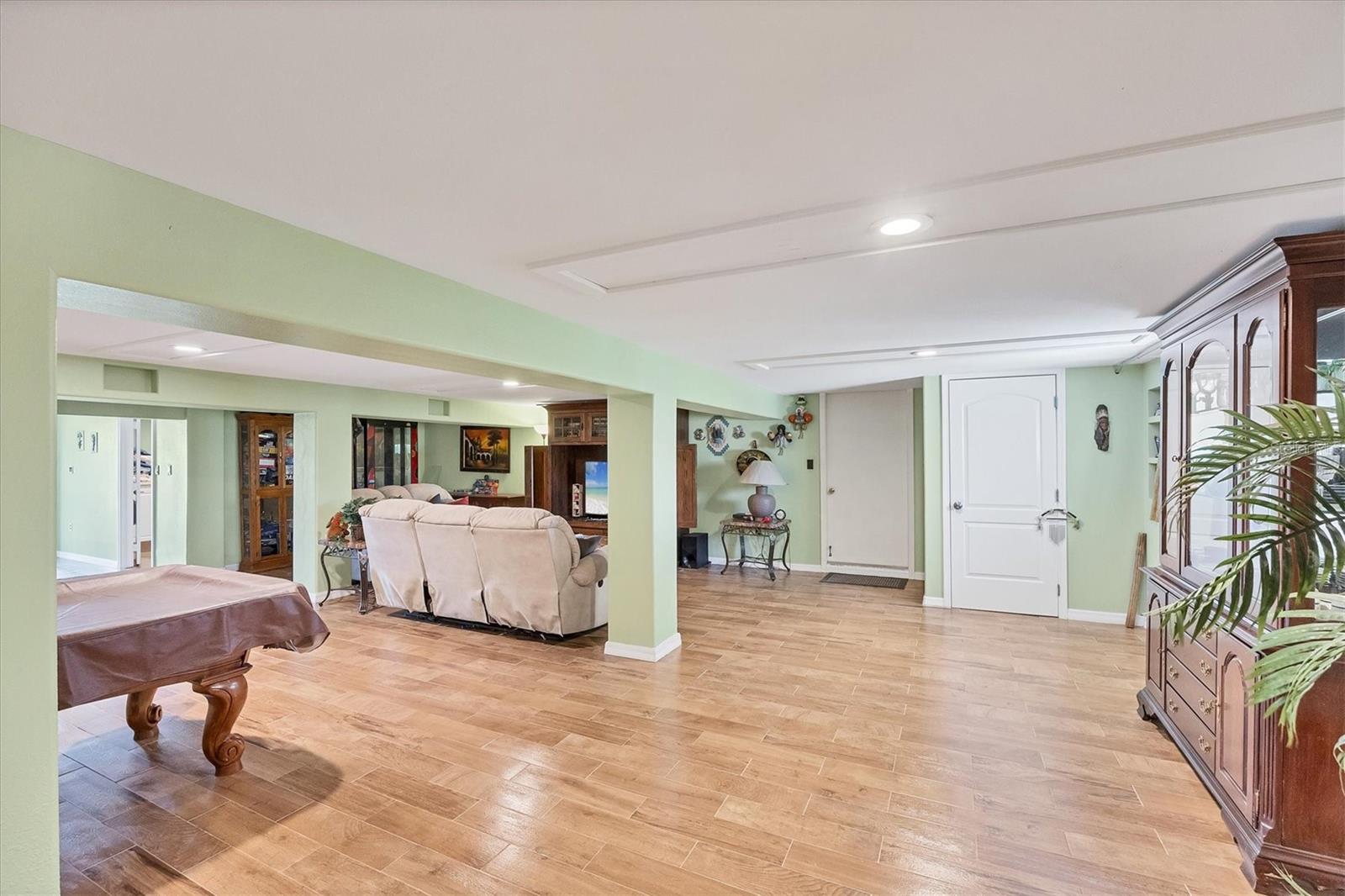 Image 36 of 59 For 6242 Tropicaire Boulevard