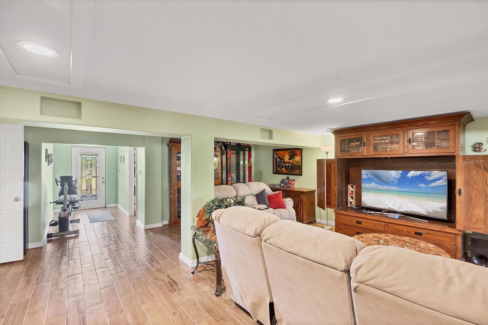 Image 37 of 59 For 6242 Tropicaire Boulevard