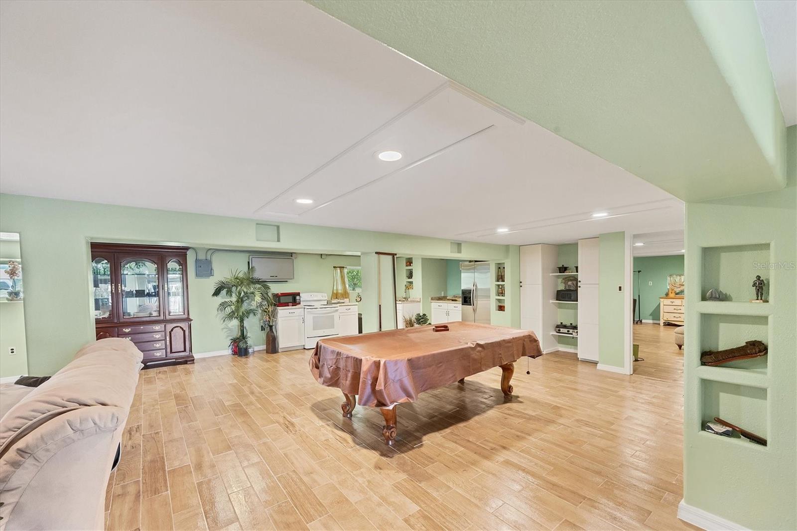 Image 38 of 59 For 6242 Tropicaire Boulevard
