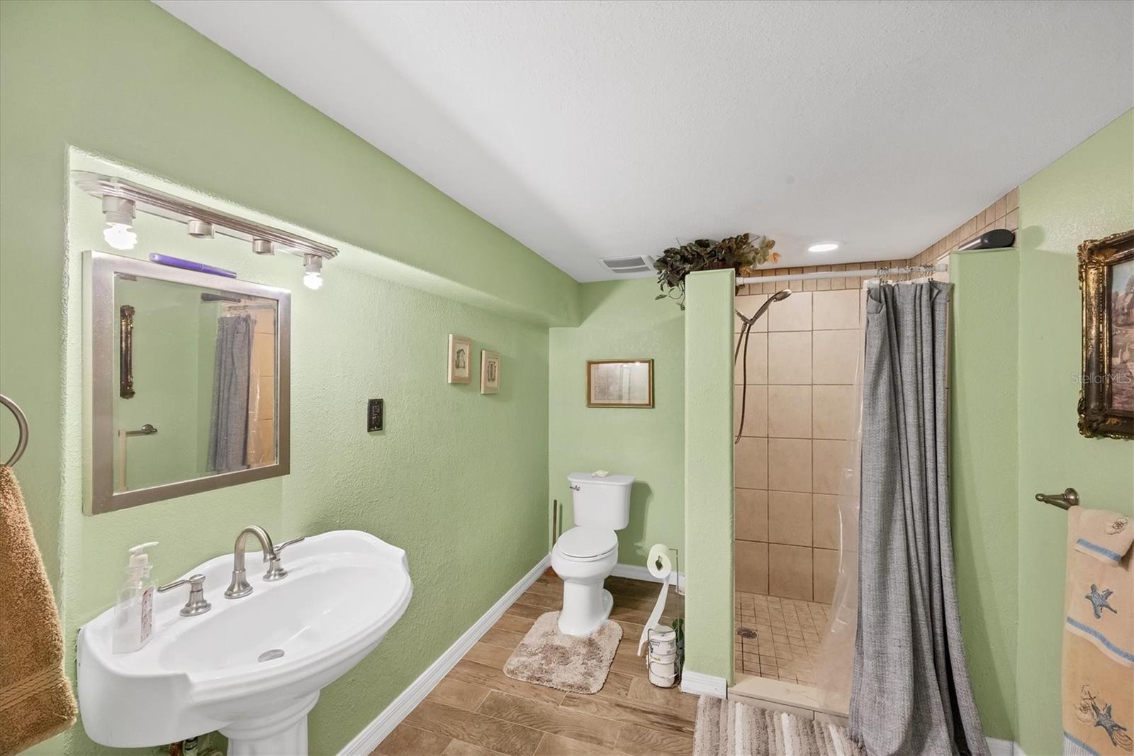 Image 43 of 59 For 6242 Tropicaire Boulevard