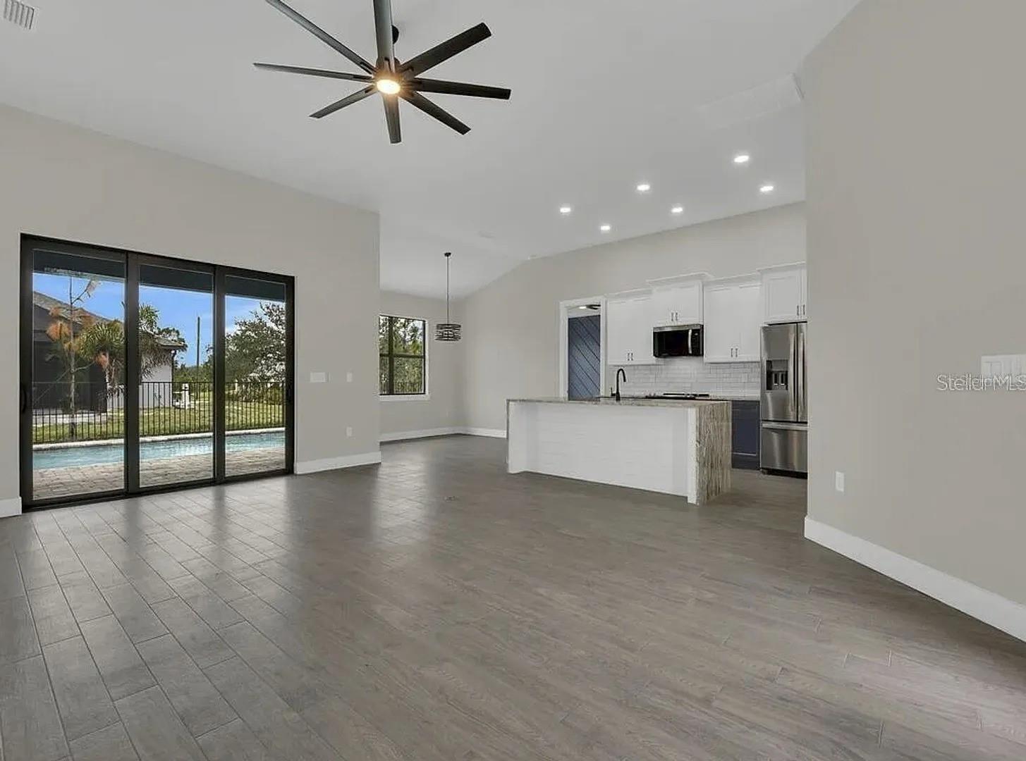 Image 4 of 28 For 9307 Cyclamen Street