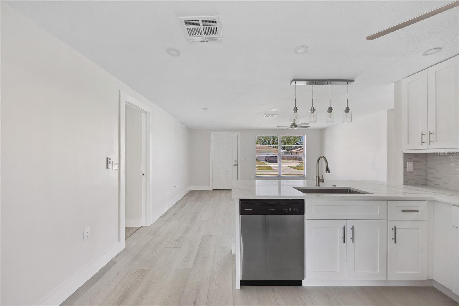 Image 11 of 31 For 10517 Greenway Avenue