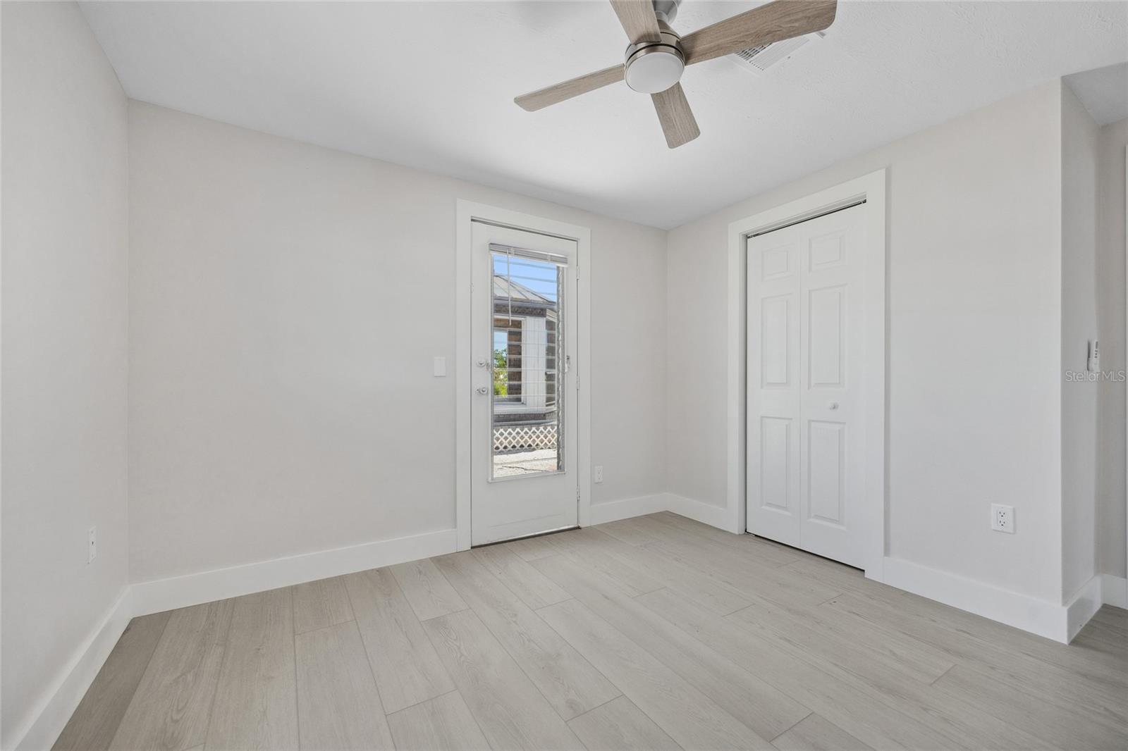 Image 17 of 31 For 10517 Greenway Avenue