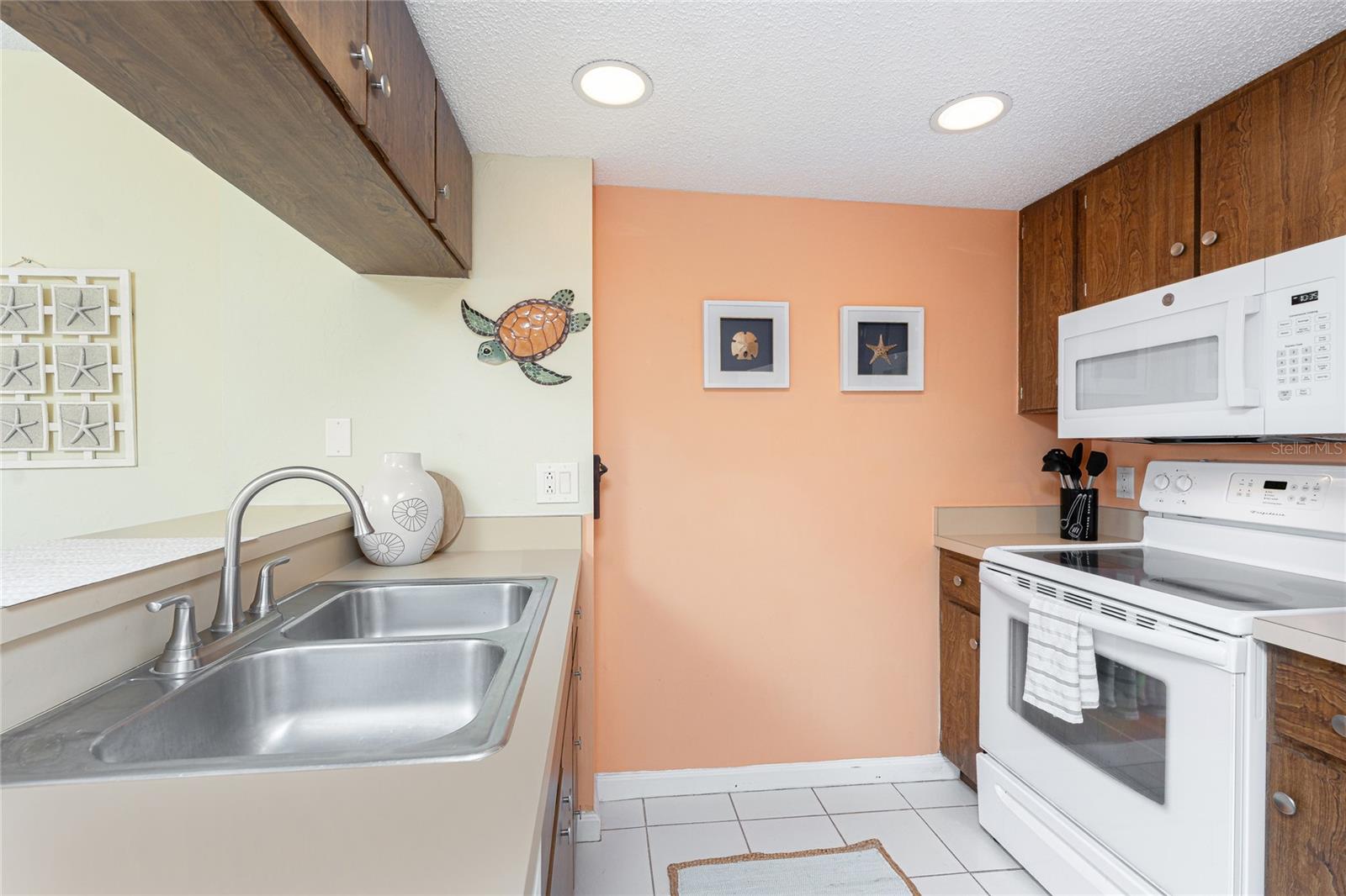 Image 17 of 42 For 3160 Matecumbe Key Road 238