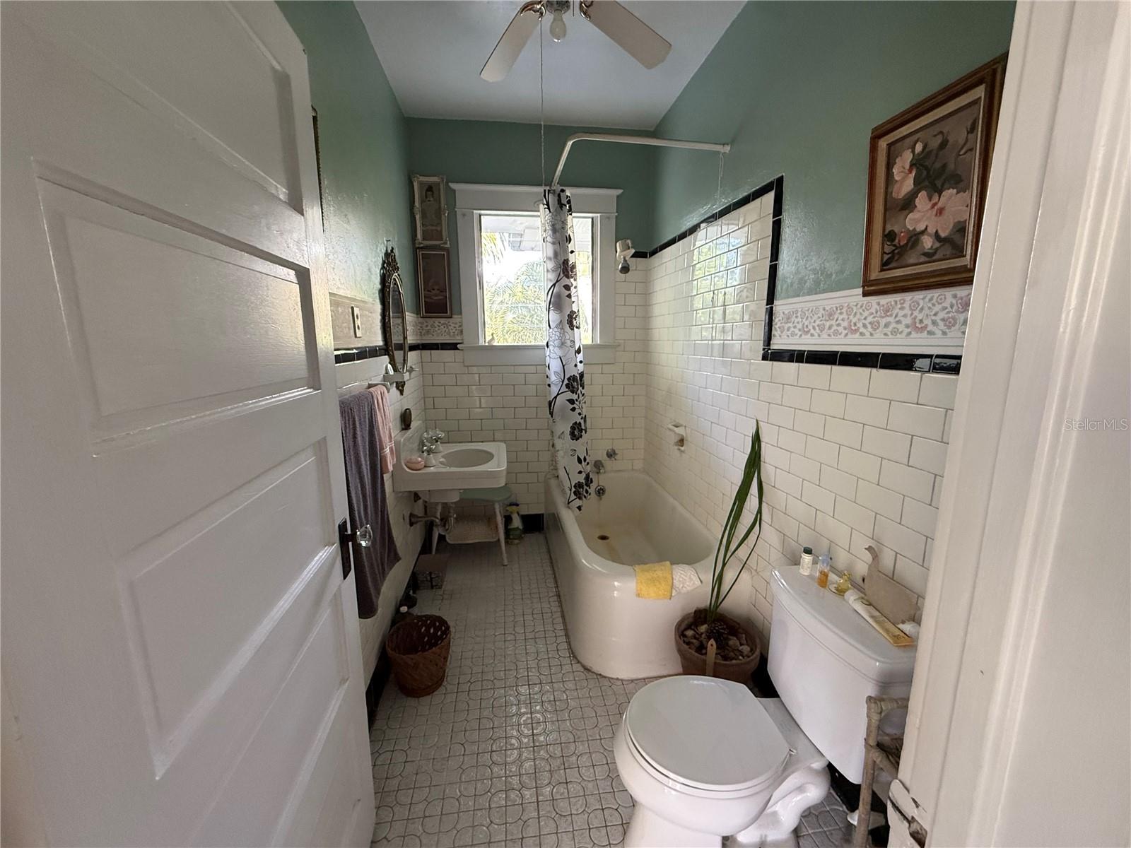 Image 12 of 31 For 1412 Winkler Avenue