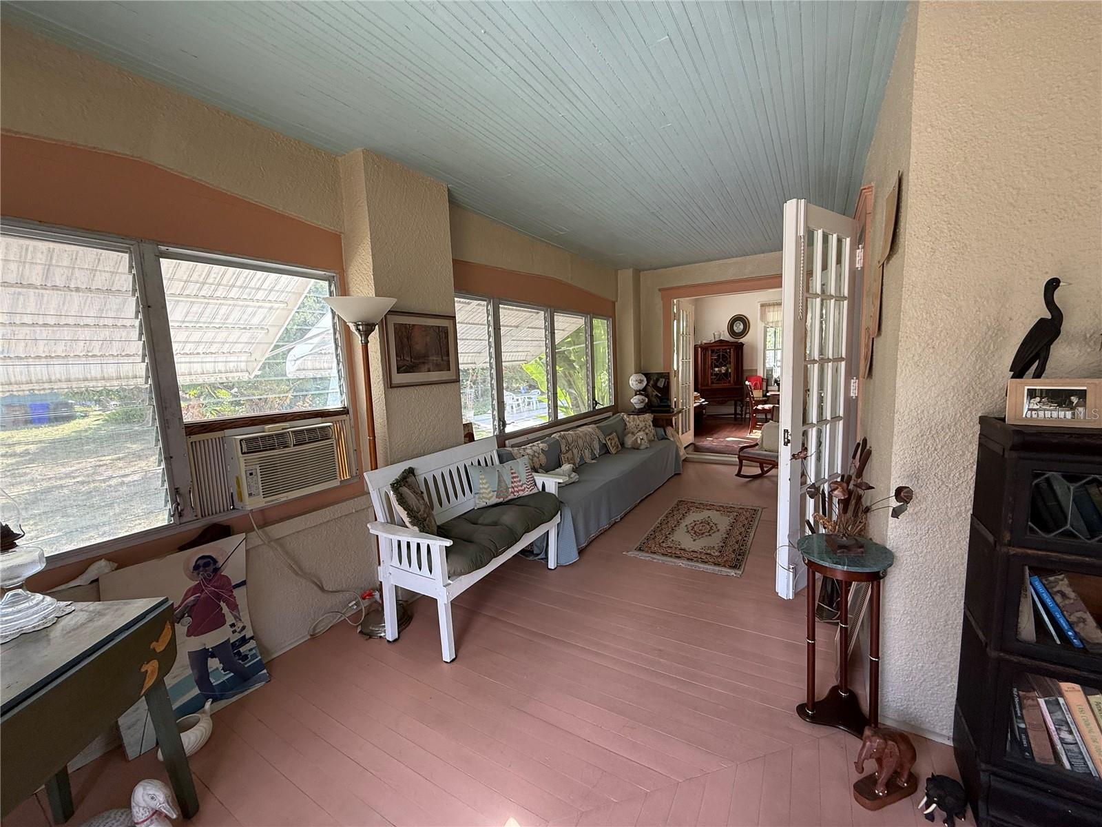 Image 5 of 31 For 1412 Winkler Avenue