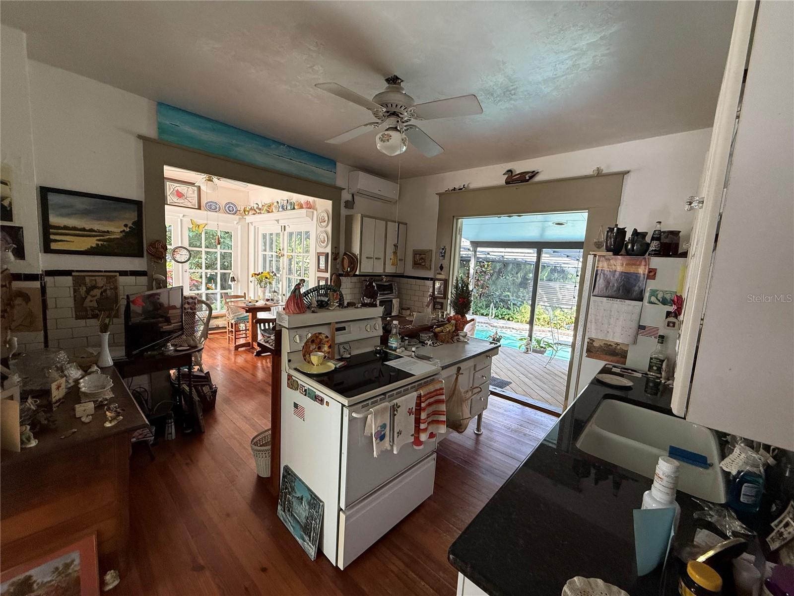 Image 9 of 31 For 1412 Winkler Avenue