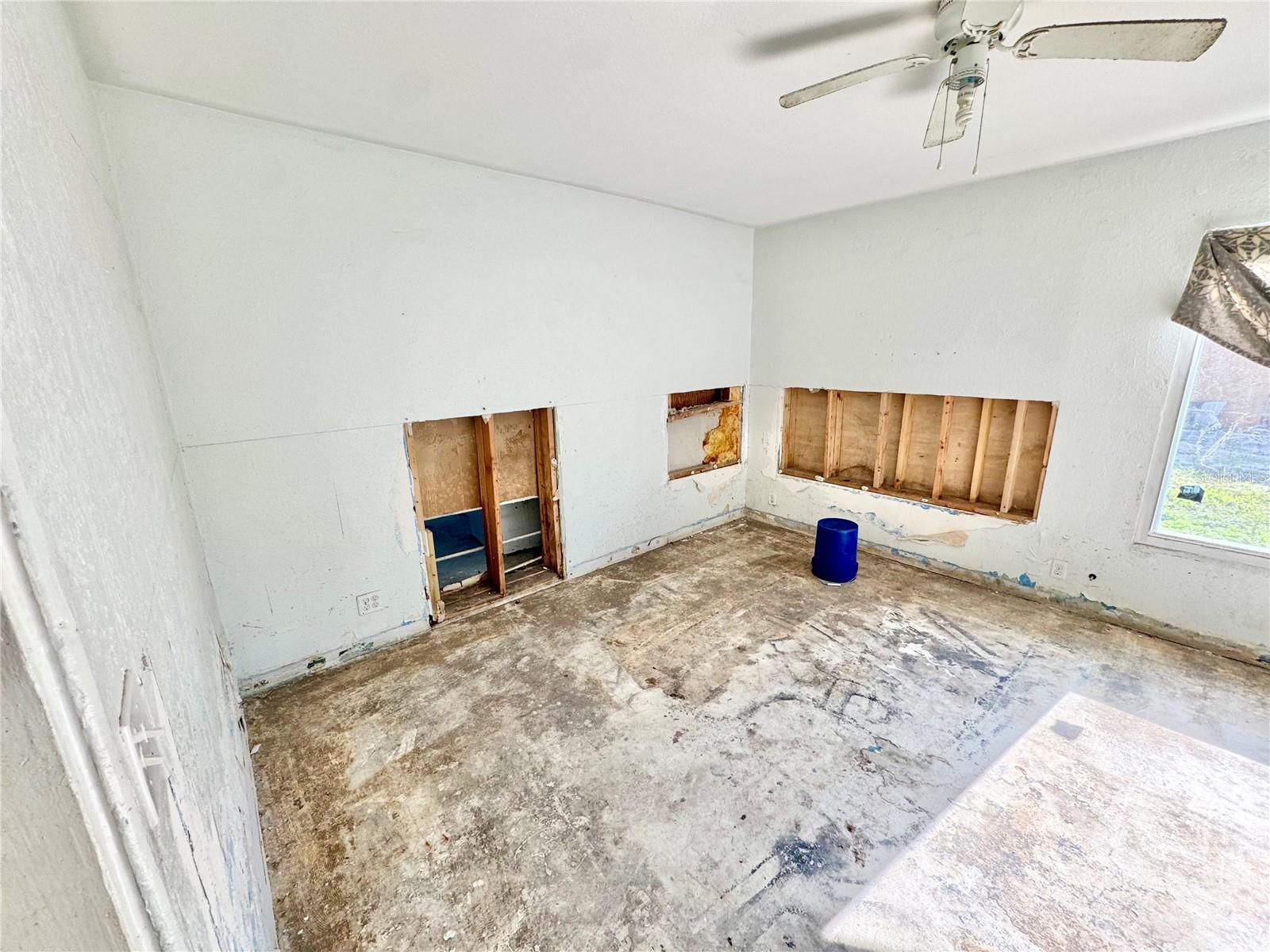 Image 17 of 25 For 23476 Harper Avenue